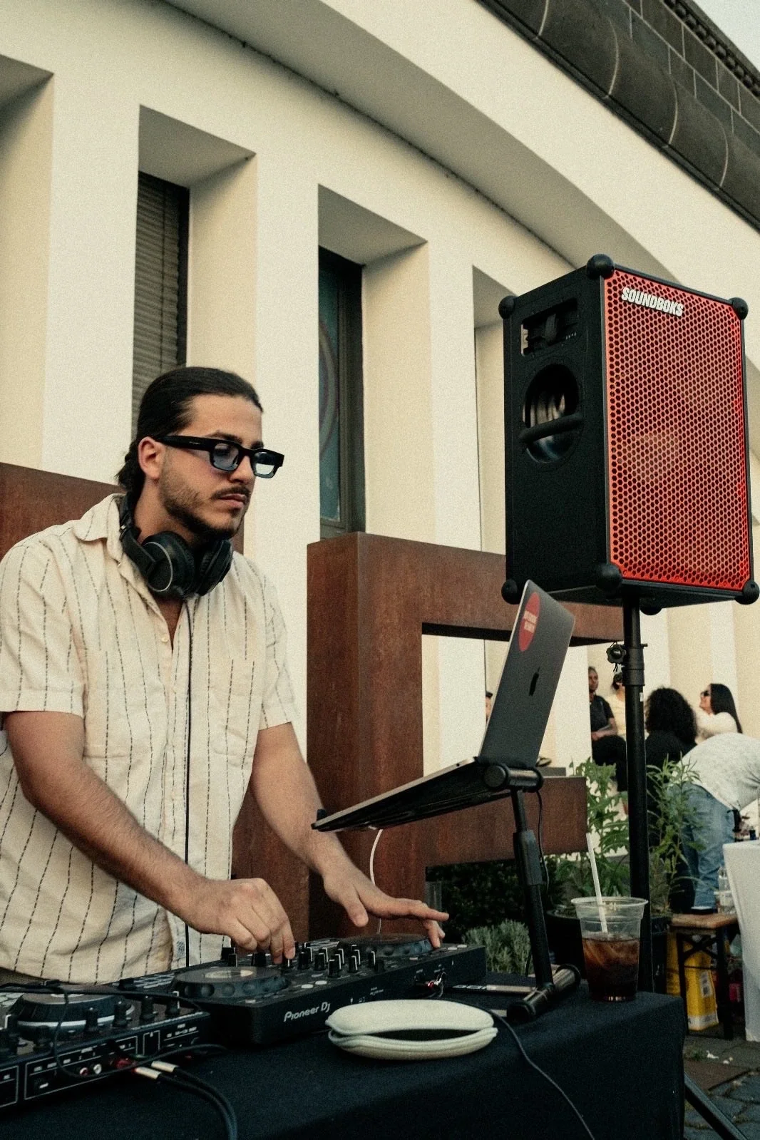 DJ in Frankfurt legt auf Event auf