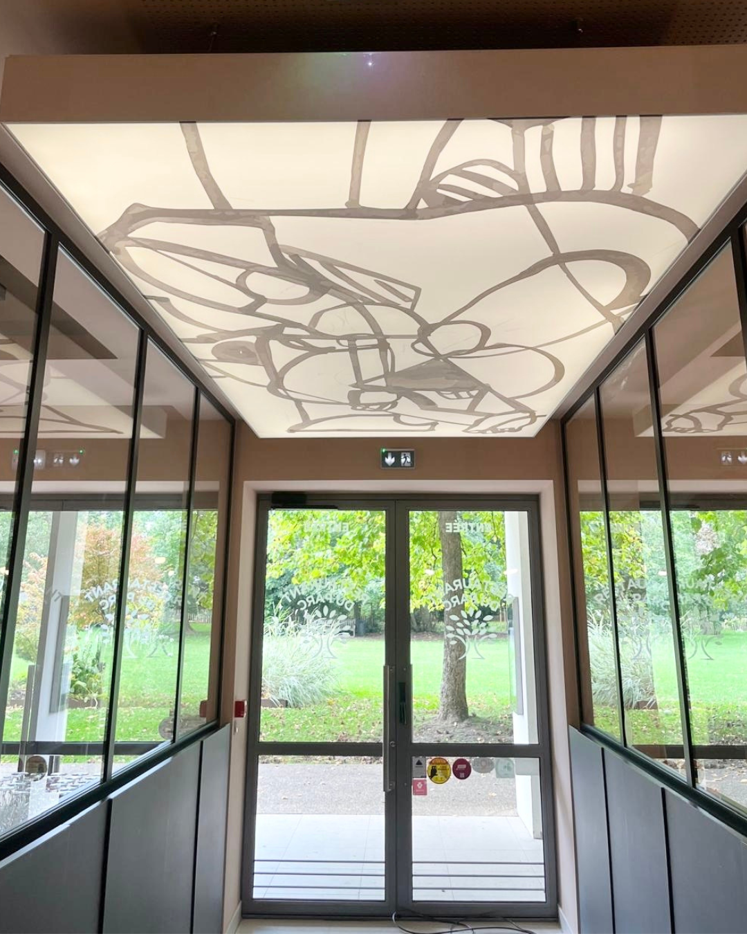 plafond tendu restaurant metz