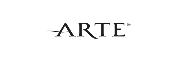 Logo de l'Arte avec des lettres en gris foncé sur fond noir.