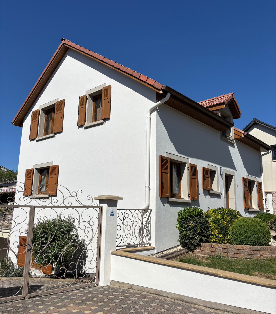 façade d'une maison rénovée