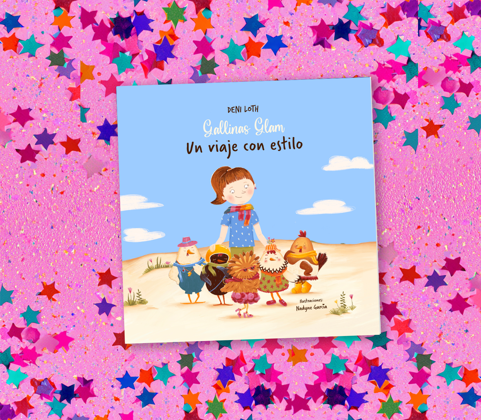 Portada de libro infantil con niña rodeada de aves de colores en un escenario al aire libre, con cielo y nubes, y muchas estrellas de colores en el fondo. Texto que dice 'Deni Loth Gallinas Glam Un viaje con estilo' y la ilustradora Nadunye García.