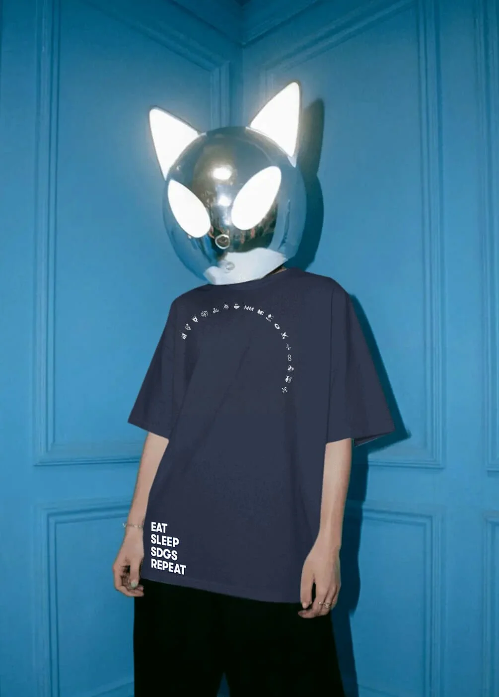 IHZ_oversized-relaxed-fit-tshirt-mockup-short-sleeves-for-casual-streetwear-style-fashionable-look-03369 (1) Kopie_cut.jpg