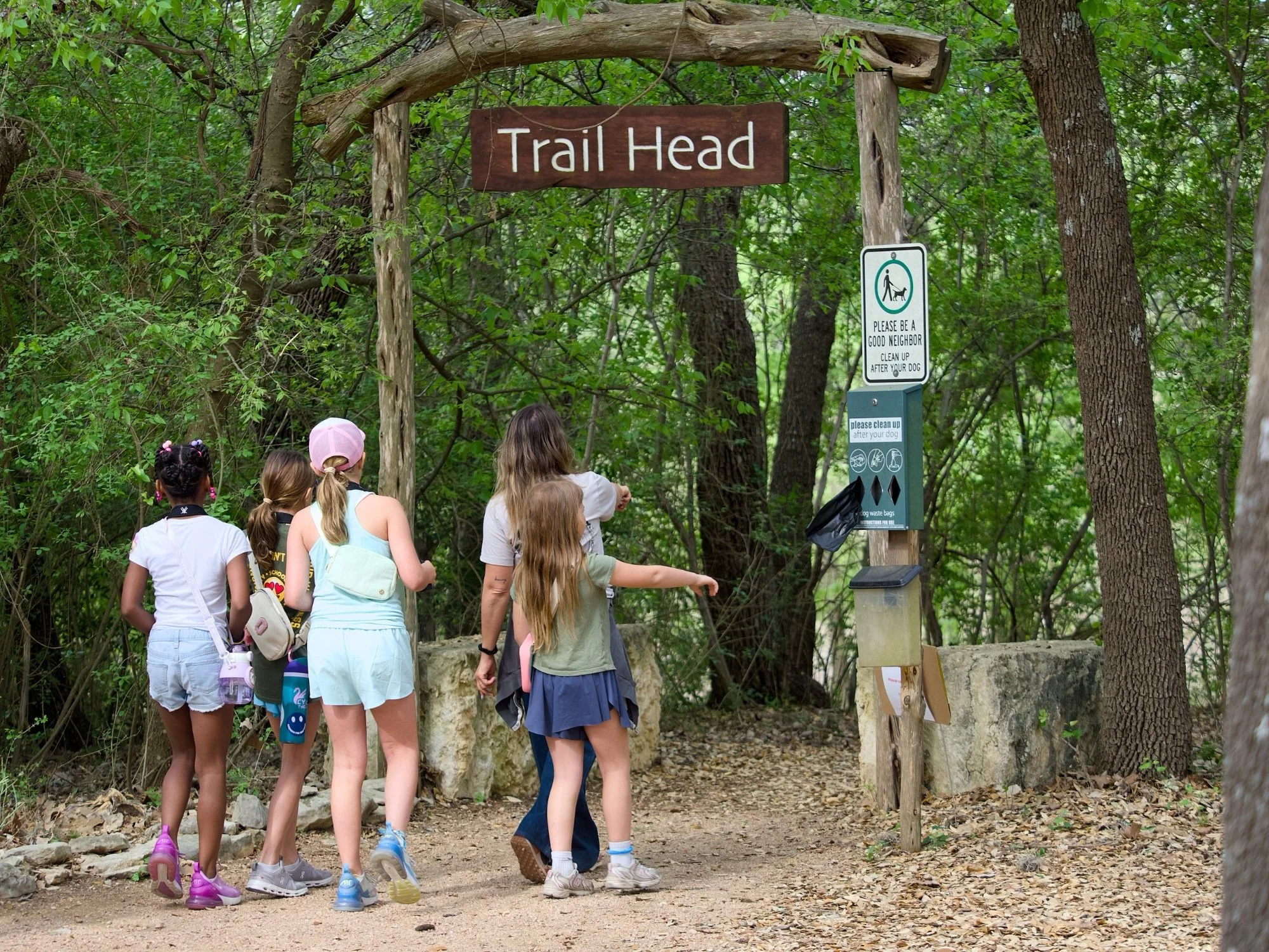 School field trip group hiking a trail