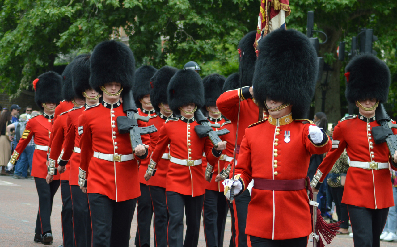 Where to Watch Changing of the Guard in London at Buckingham Palace