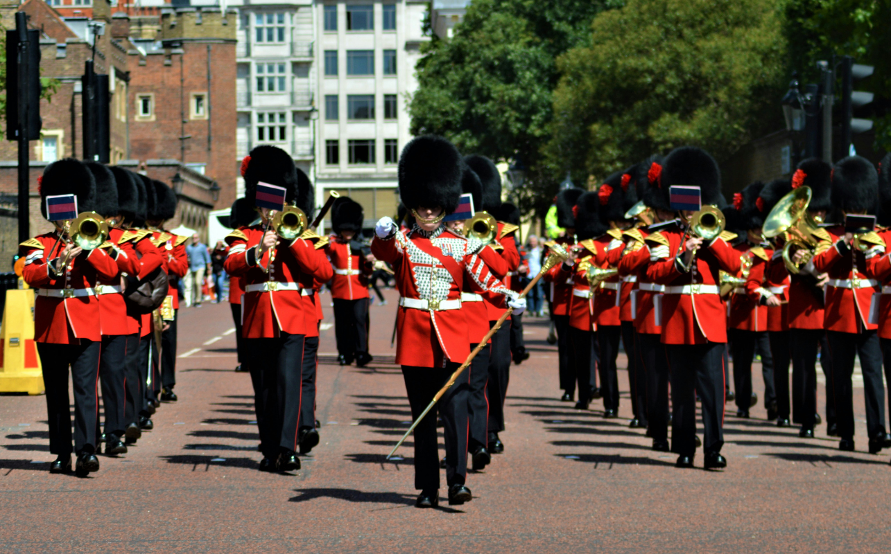Best Changing of the Guard Tour in London at Buckingham Palace