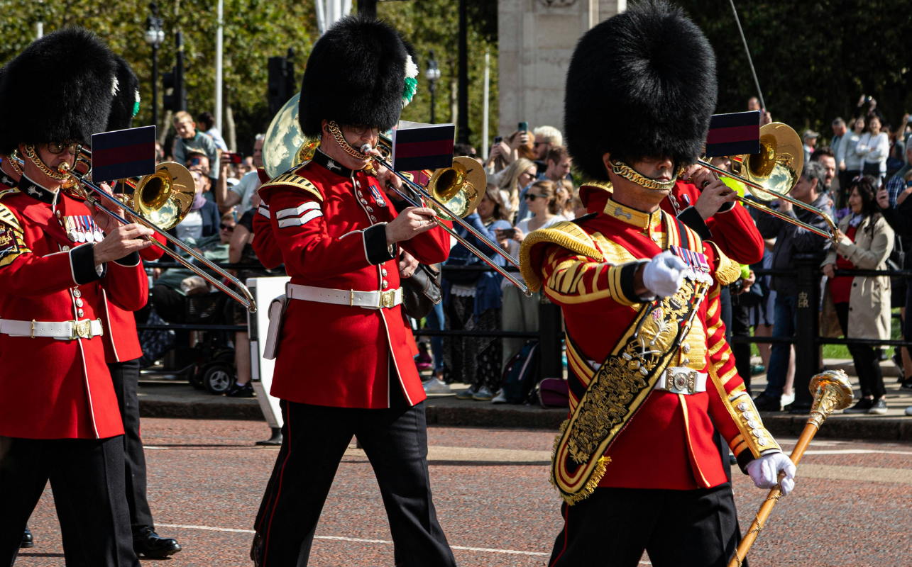 Changing of the Guard Tour in London at Buckingham Palace
