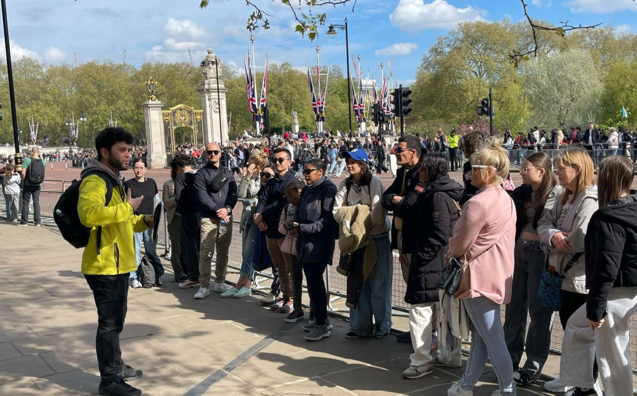 Award-Winning Changing of the Guard Tour in London at Buckingham Palace