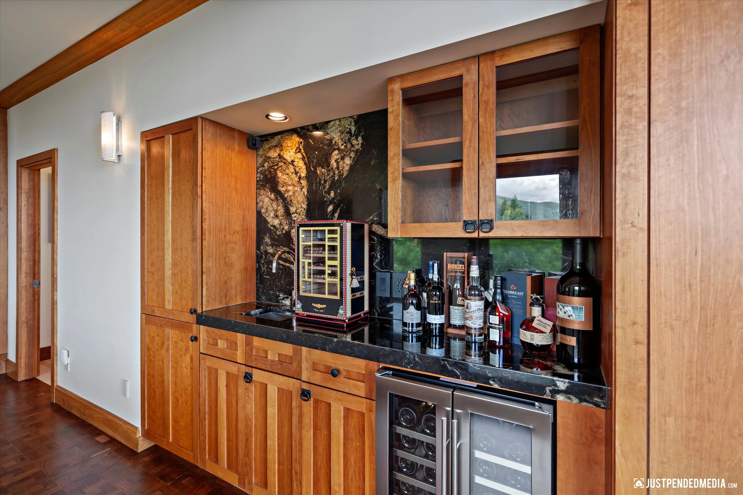 bar