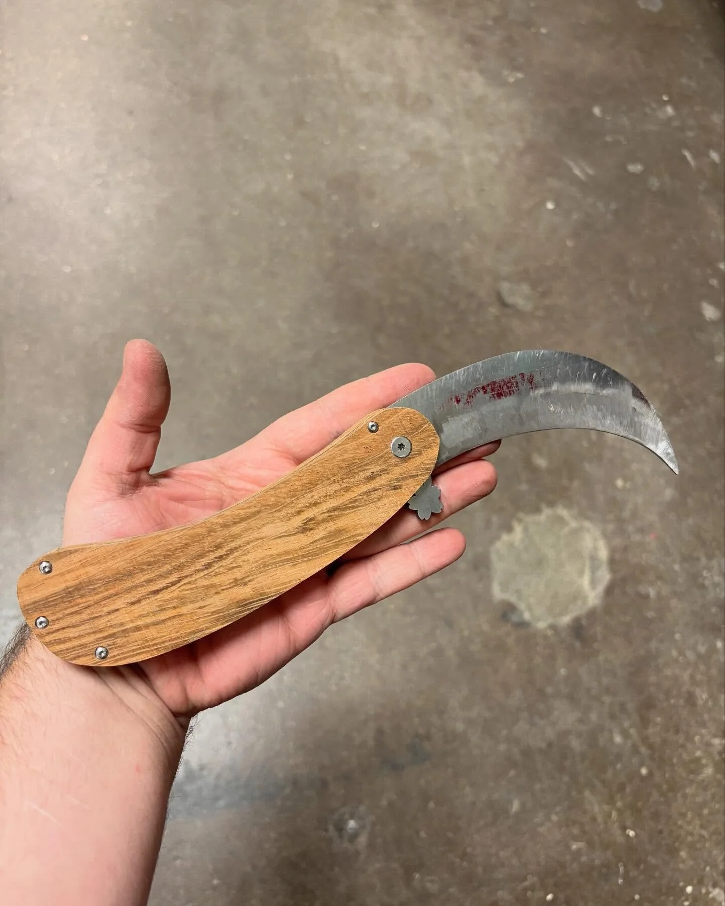 Making good progress on this folding knife! This one is a liner lock style folding knife, and oh boy has it been a learning curve. But working through the challenges is part of the fun. I have to work more on the bevel of the blade, and then cleaning
