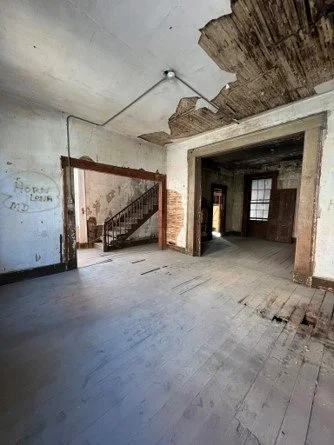 Parlor inside corner.jpg