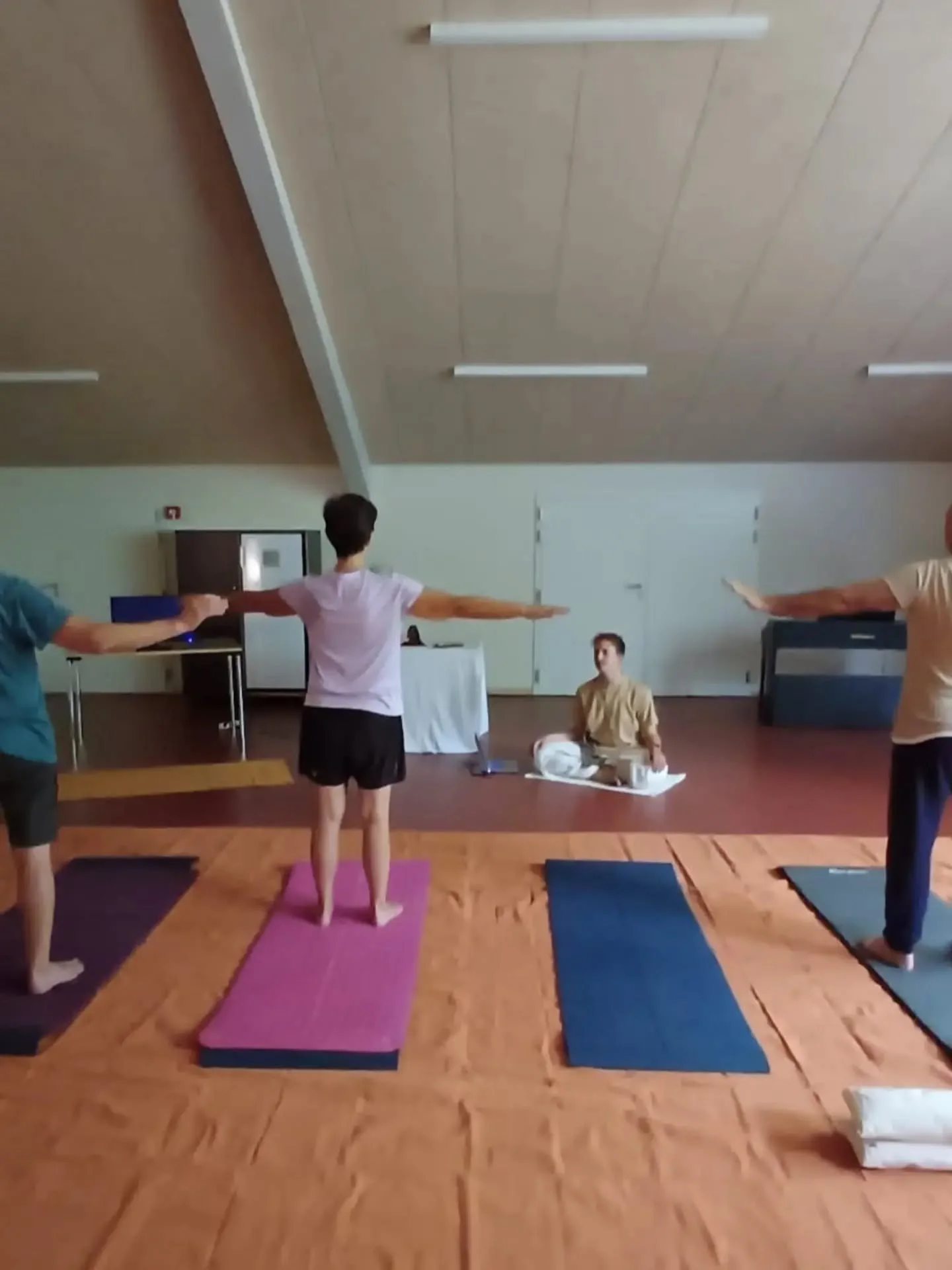 Begin de dag met yoga. Kom morgen en volgende week nog gratis proeven van ons zomeraanbod, telkens op zaterdag om 14u in de Ruiterhal (boven) in Brasschaat.

#yogabelgie #yogaantwerpen #klassiekehathayoga #yogavoorbeginners #SportingA