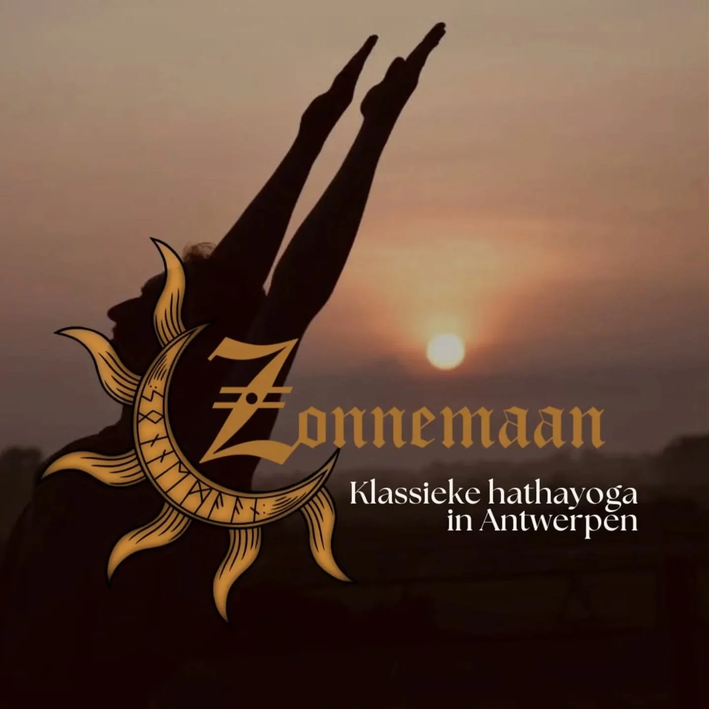 Hallo en welkom bij Zonnemaan! Mijn naam is Maurits en ik bied klassieke hathayoga aan in haar puurste vorm. Met een achtergrond van +1750 uren opleiding in het zuiden van India leer ik jou yoga voor beginners, de zonnegroet, meer gevorderde yogahoud