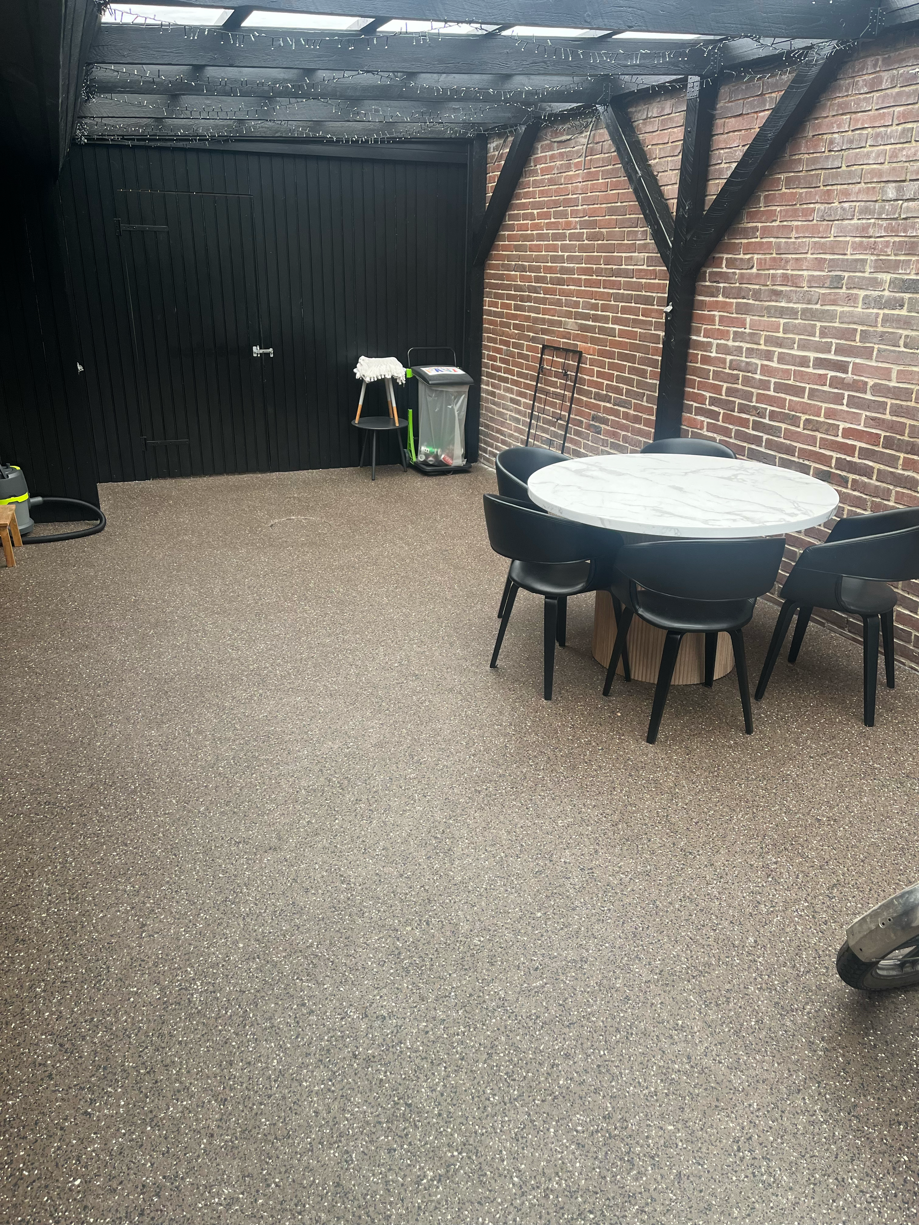 Epoxy flakes