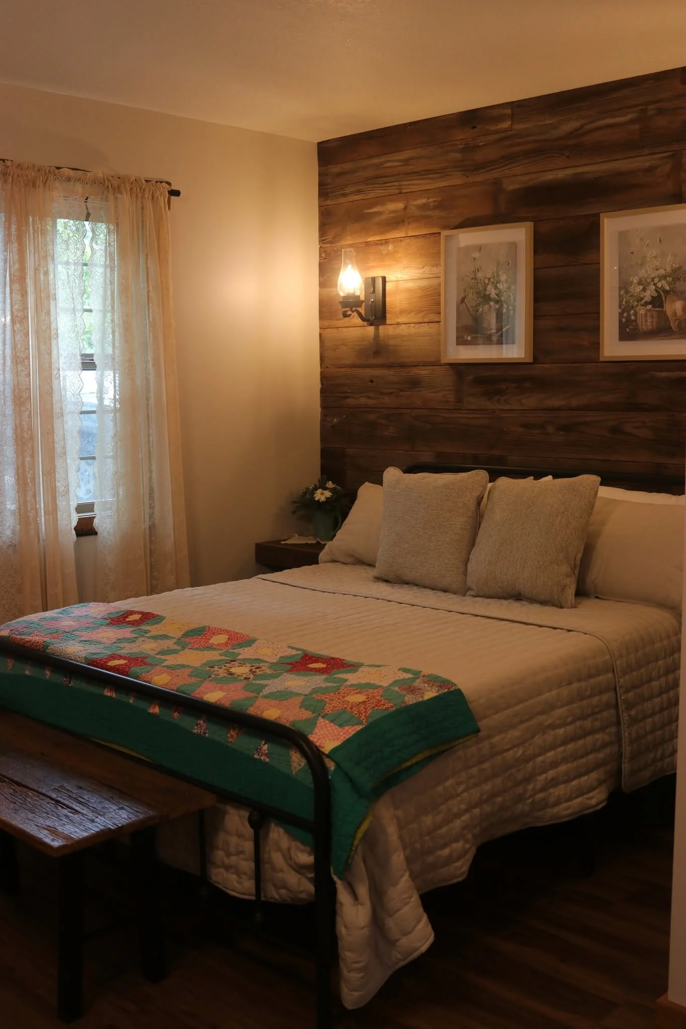 Cozy cabin bedroom for wedding guests, offering a peaceful place to rest and recharge.