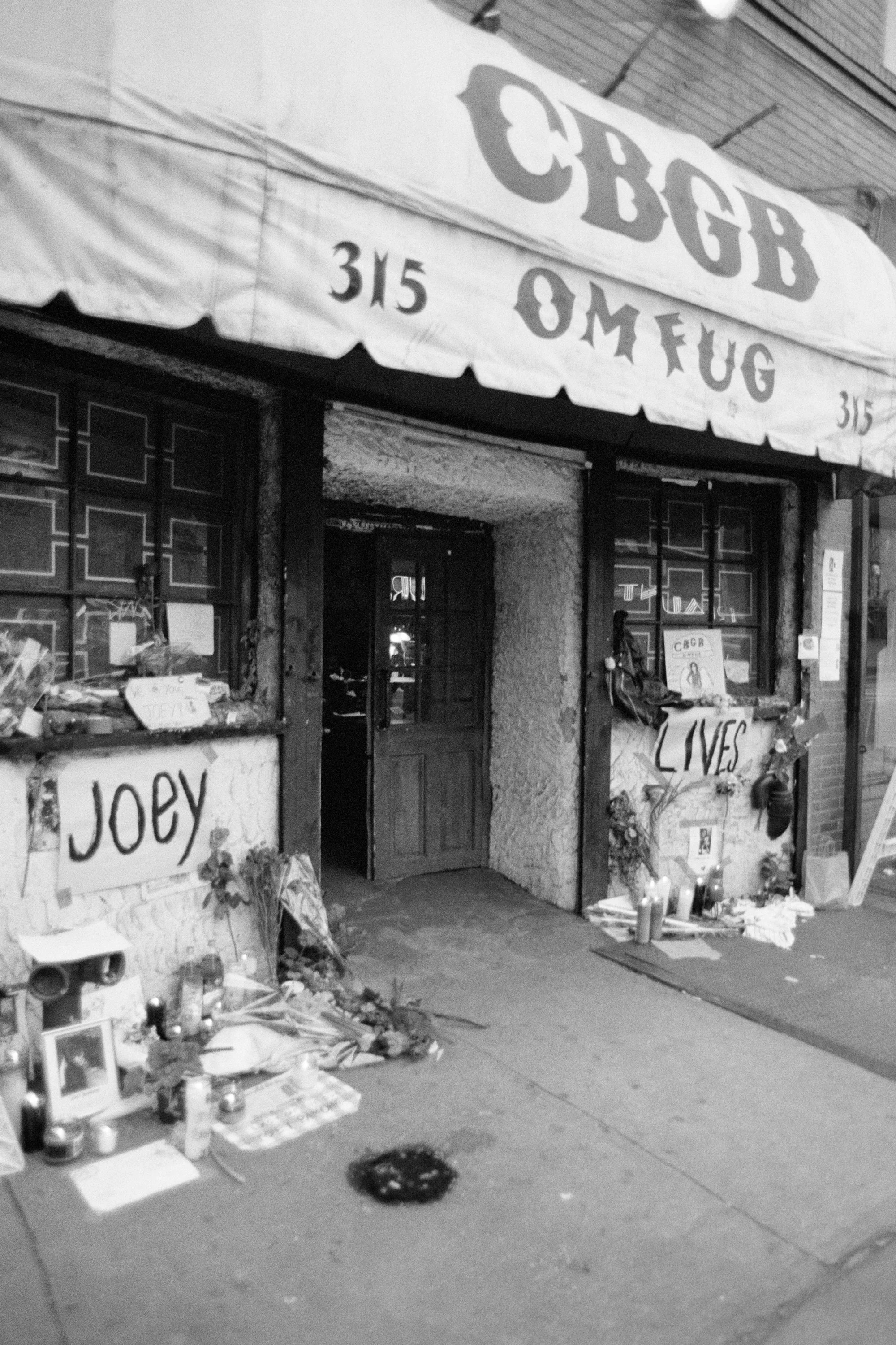 Joey Ramone's Memorial ~ CBGB's April 2001
