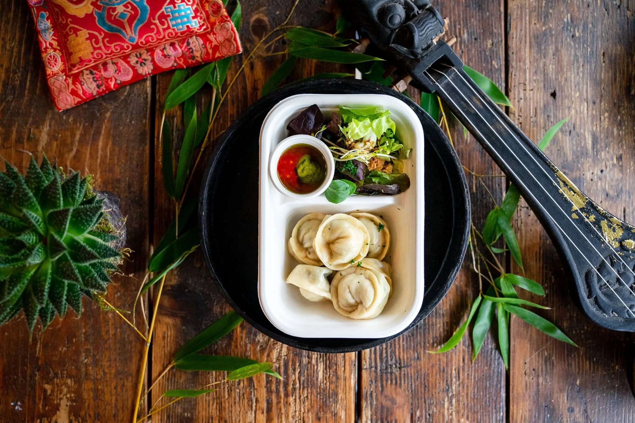 Im Roots of Himalaya von Topden gibt es die besten Momos. Vegetarisch, vegan oder klassisch mit Schweizer Rindfleisch. Sogar die Schauspielerin Zendaya kam auf einen Besuch vorbei und konnte nicht widerstehen. 