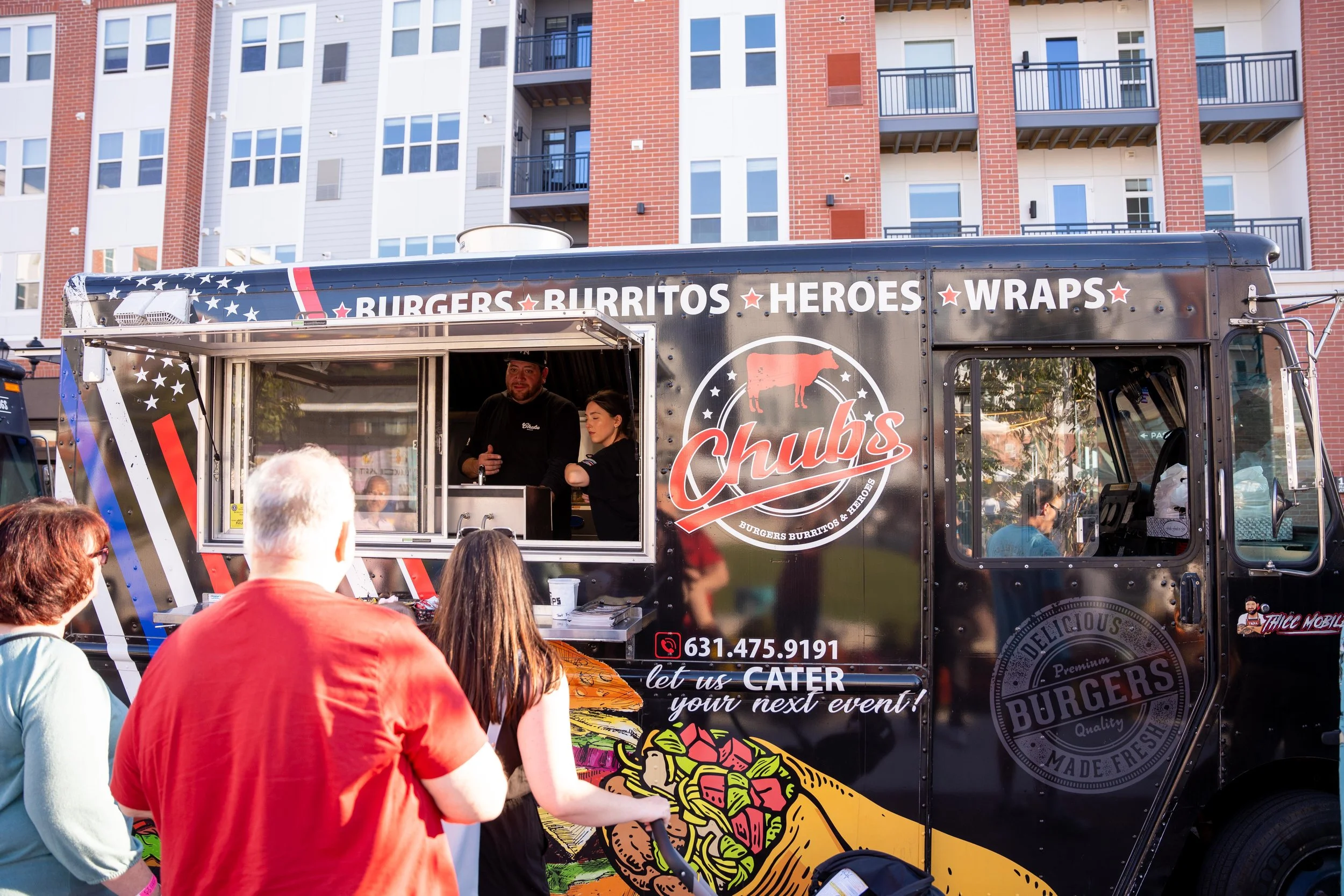 Chubs Food Truck With A Line
