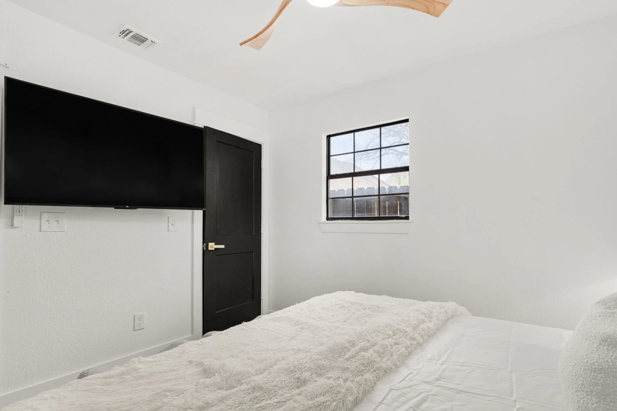 56 - Pool House Bedroom 2.jpg