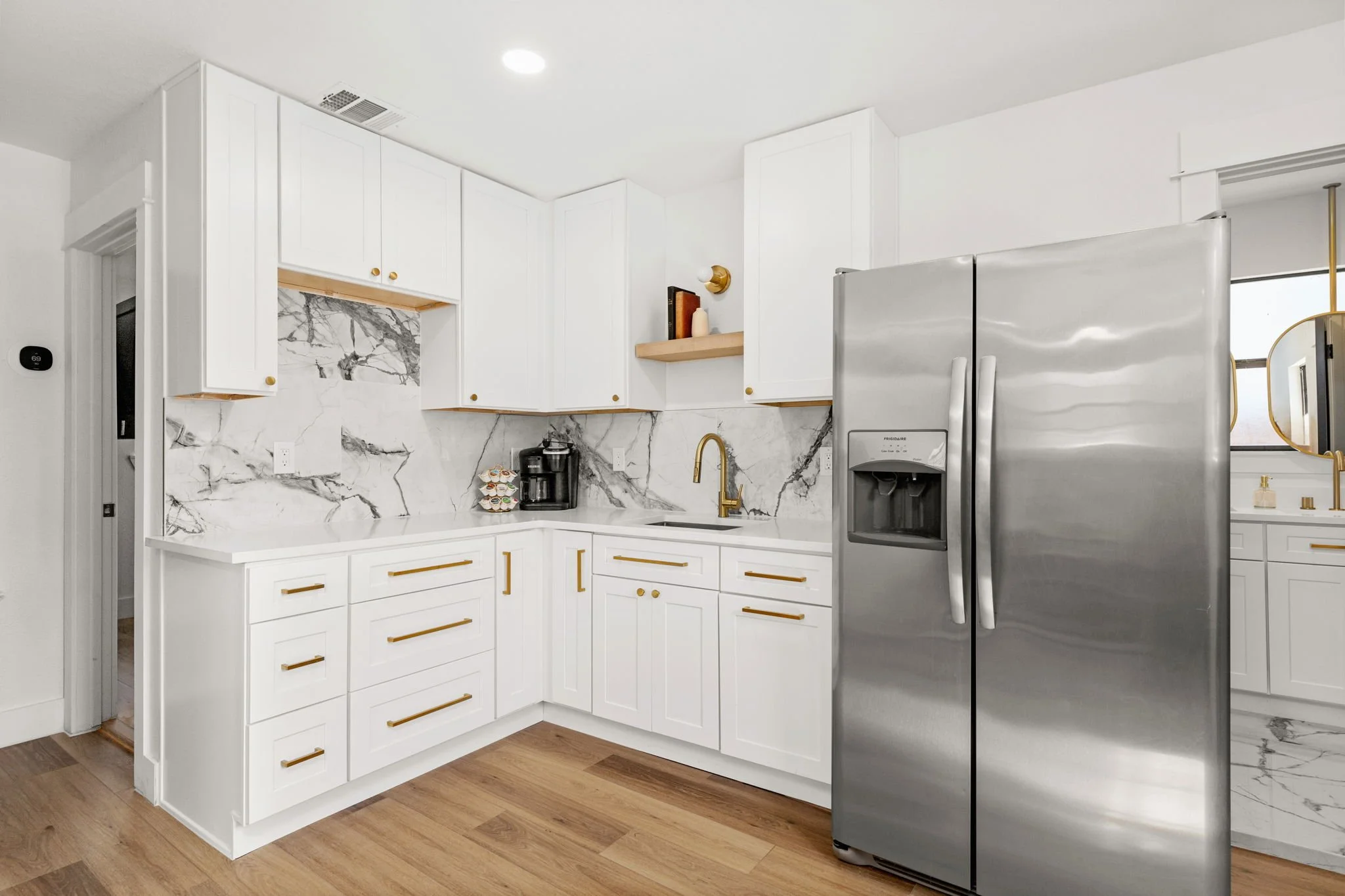 51 - Pool House Kitchenette.jpg