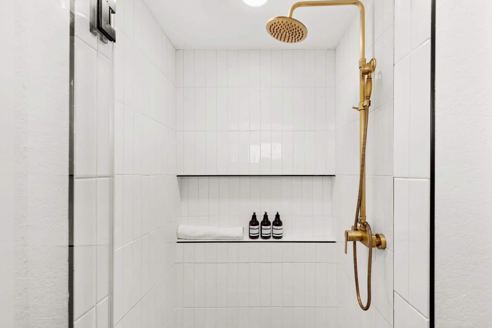 43 - Upstairs Bathroom.jpg
