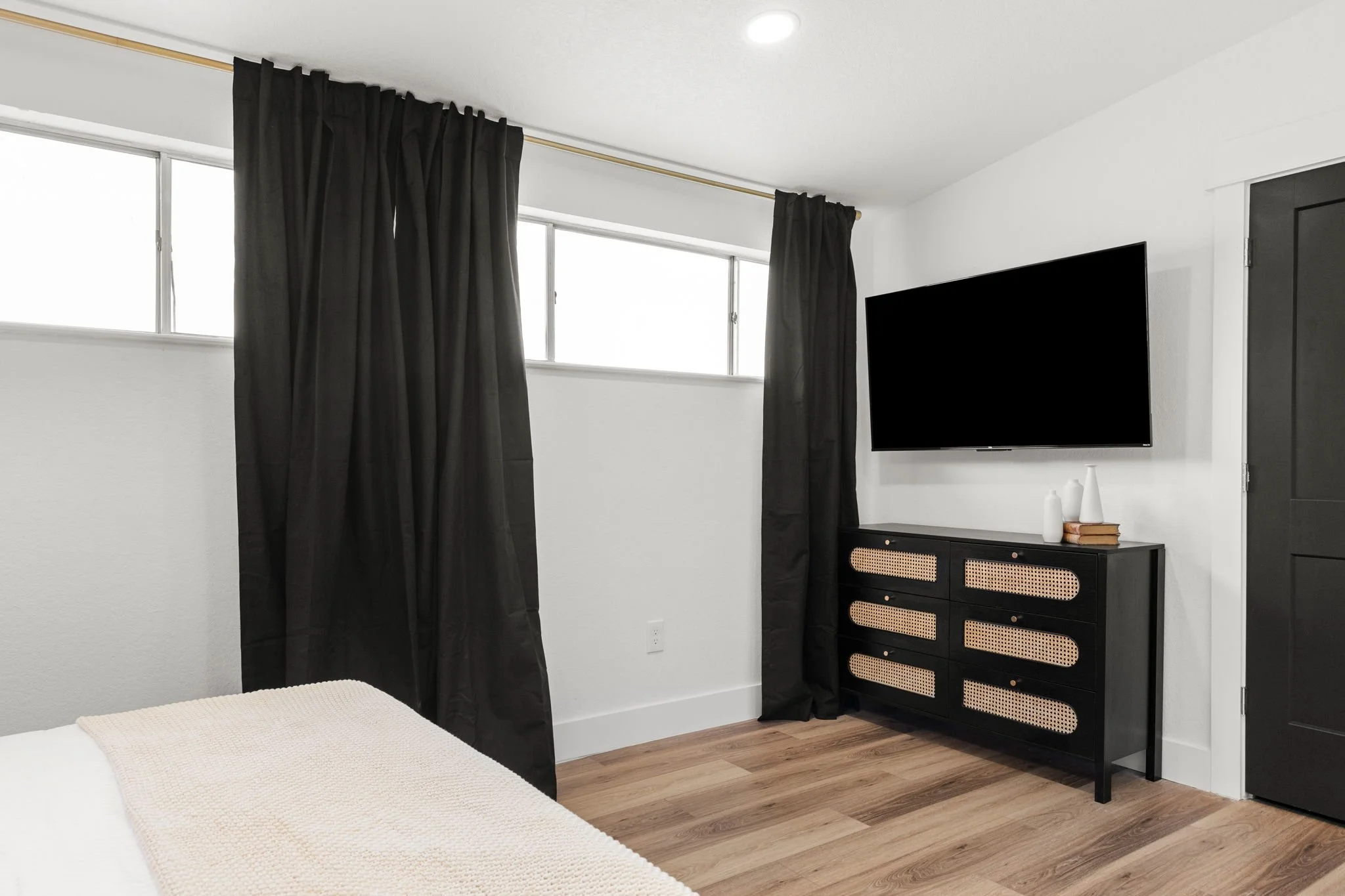 33 - Guest Room 1.jpg