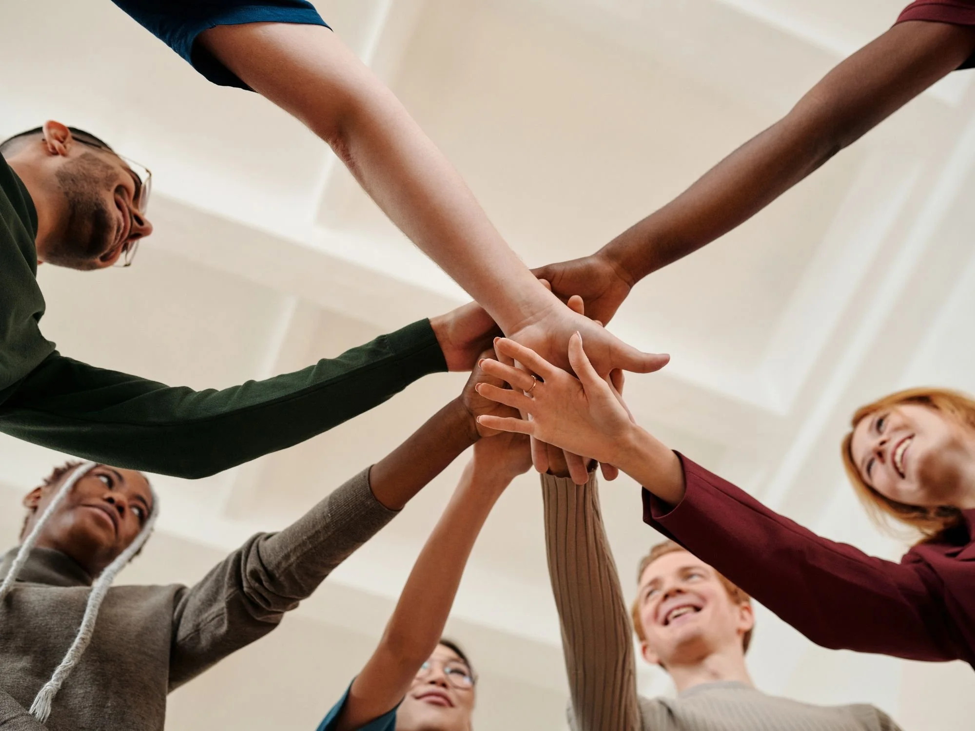 equipe travaillant dans la santé, soudée