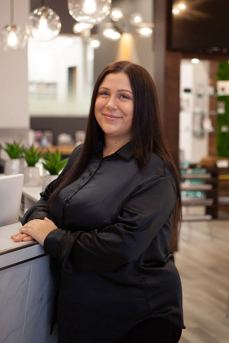 Femme souriante dans une clinique