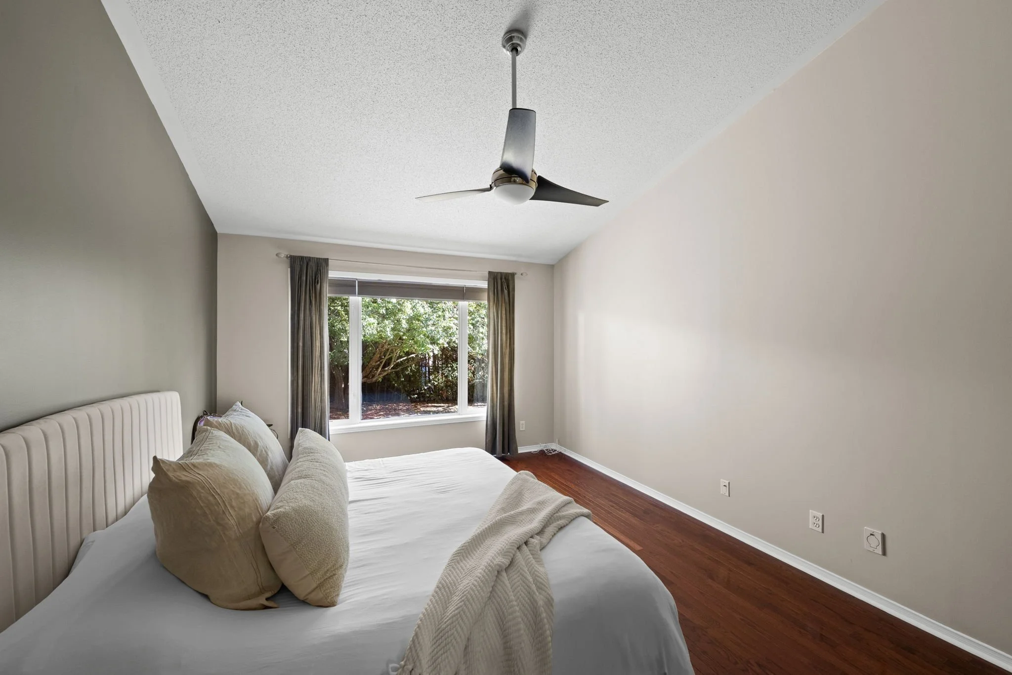 26-web-or-mls-4 Burnstead Crescent-32.jpg