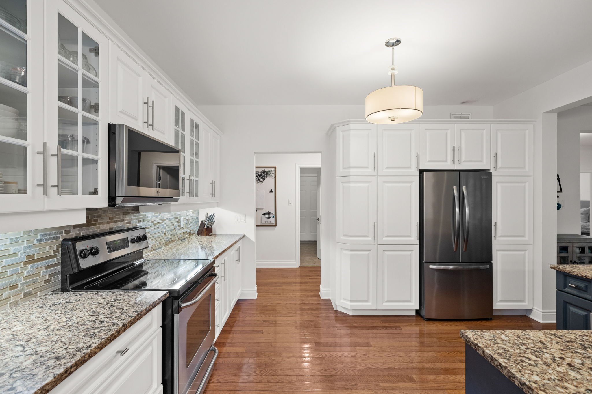 20-web-or-mls-876 Centre Street-20.jpg