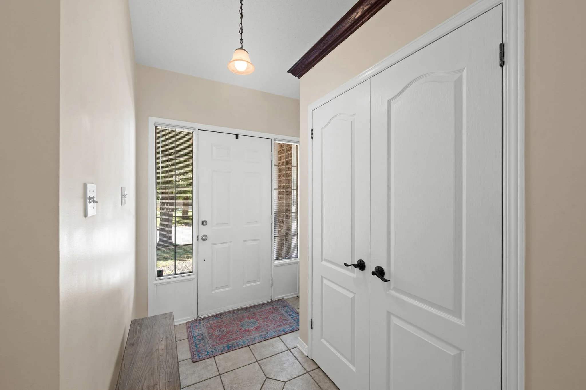 7-web-or-mls-4 Burnstead Crescent-9.jpg