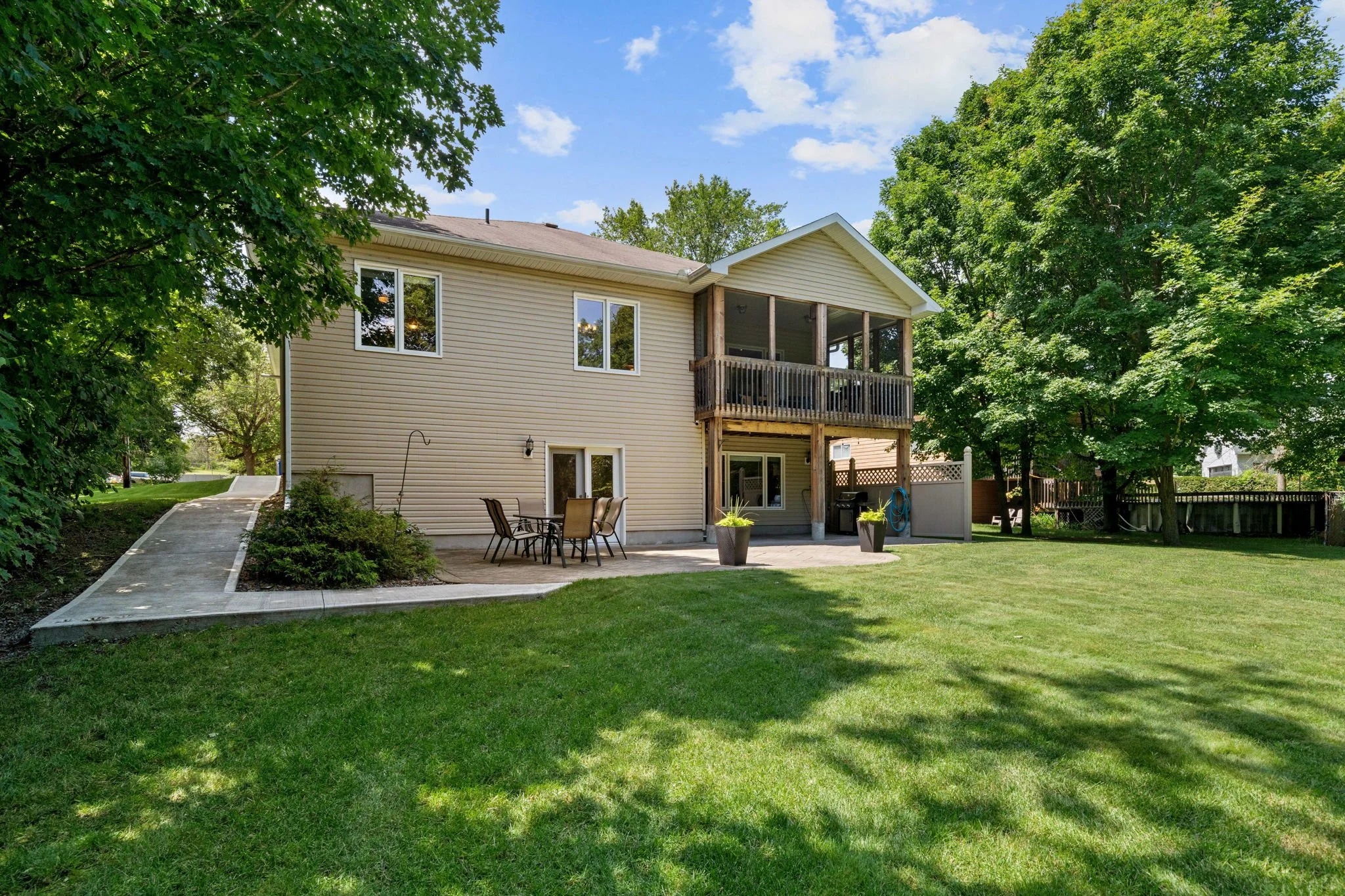 55-web-or-mls-876 Centre Street-55.jpg