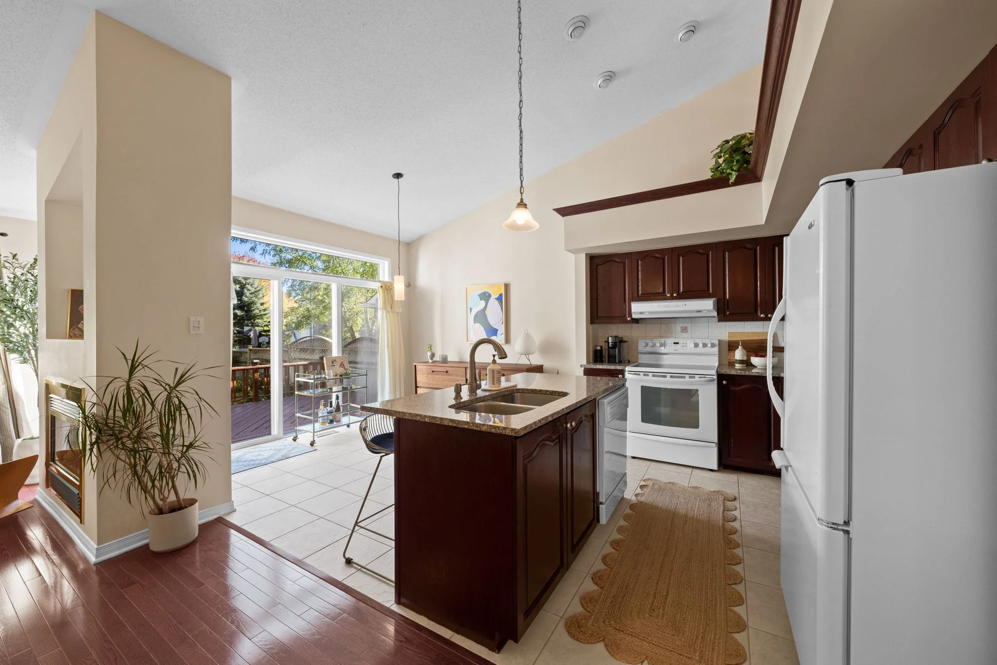 14-web-or-mls-4 Burnstead Crescent-22.jpg