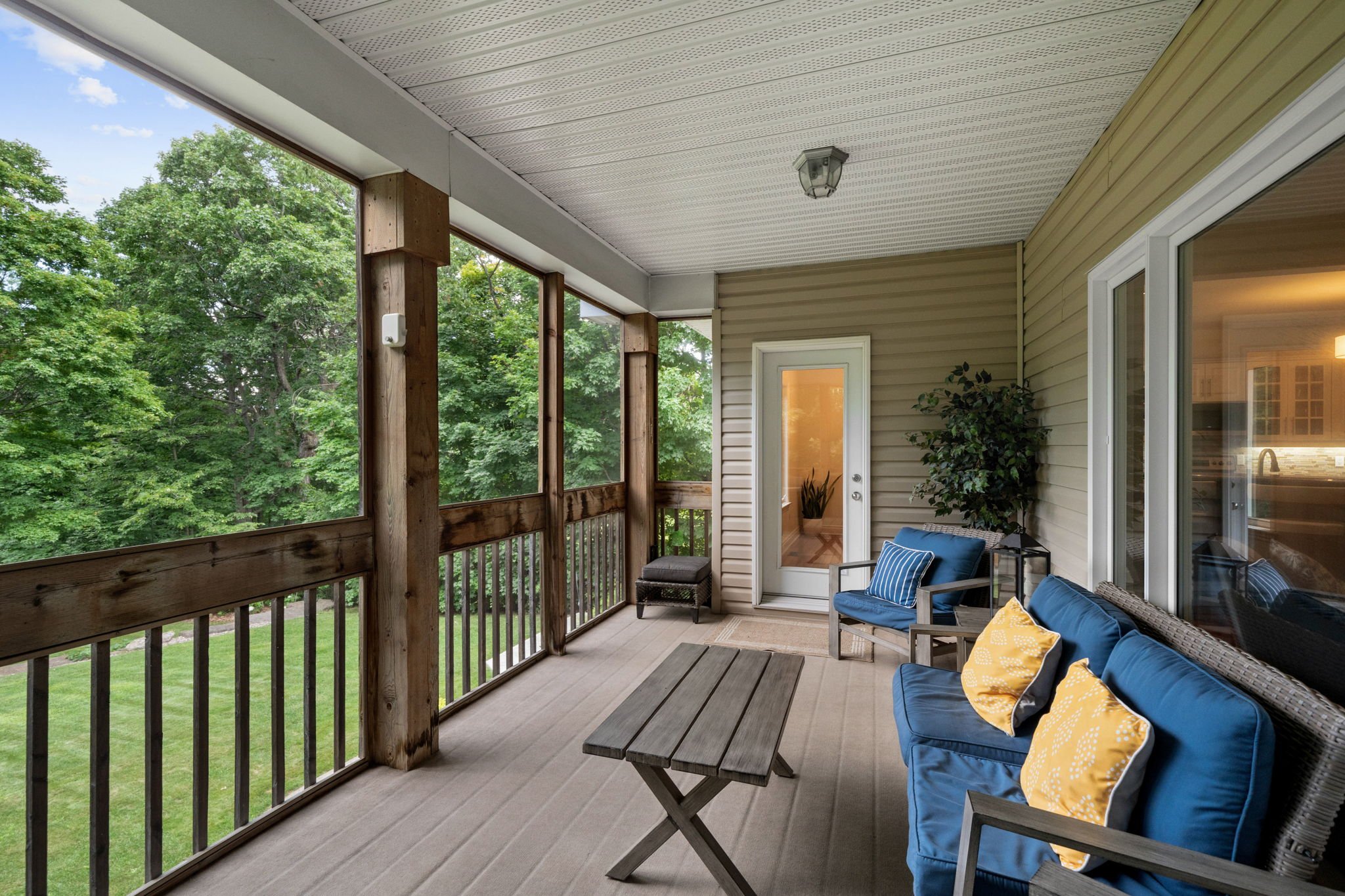 25-web-or-mls-876 Centre Street-40.jpg