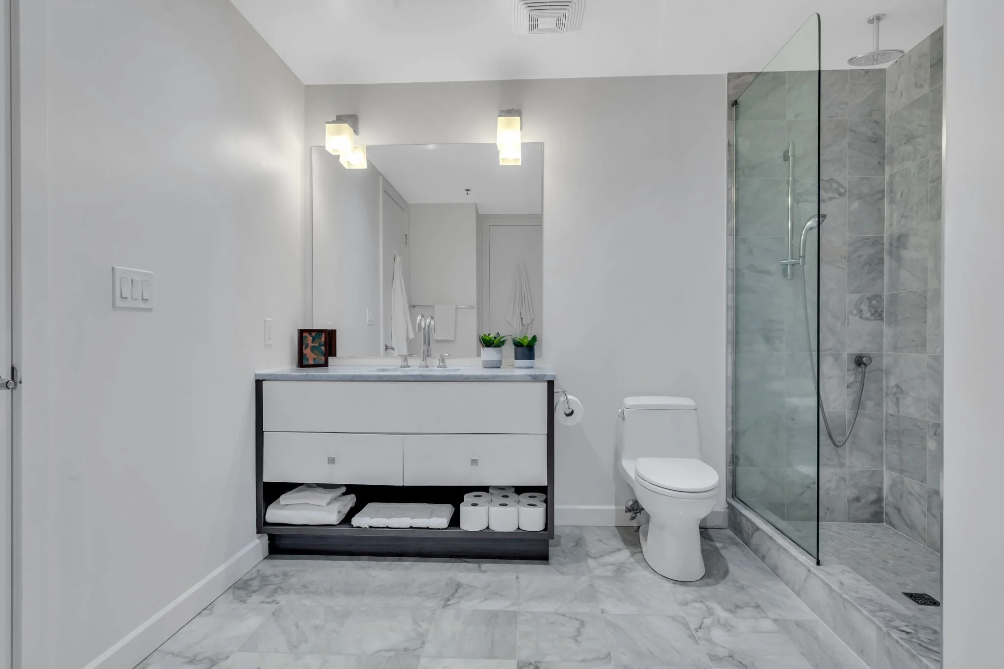 21-web-or-mls-300-lisgar-st-701.jpg