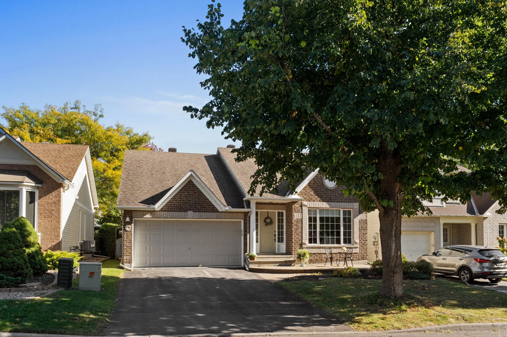 2-web-or-mls-4 Burnstead Crescent-44.jpg