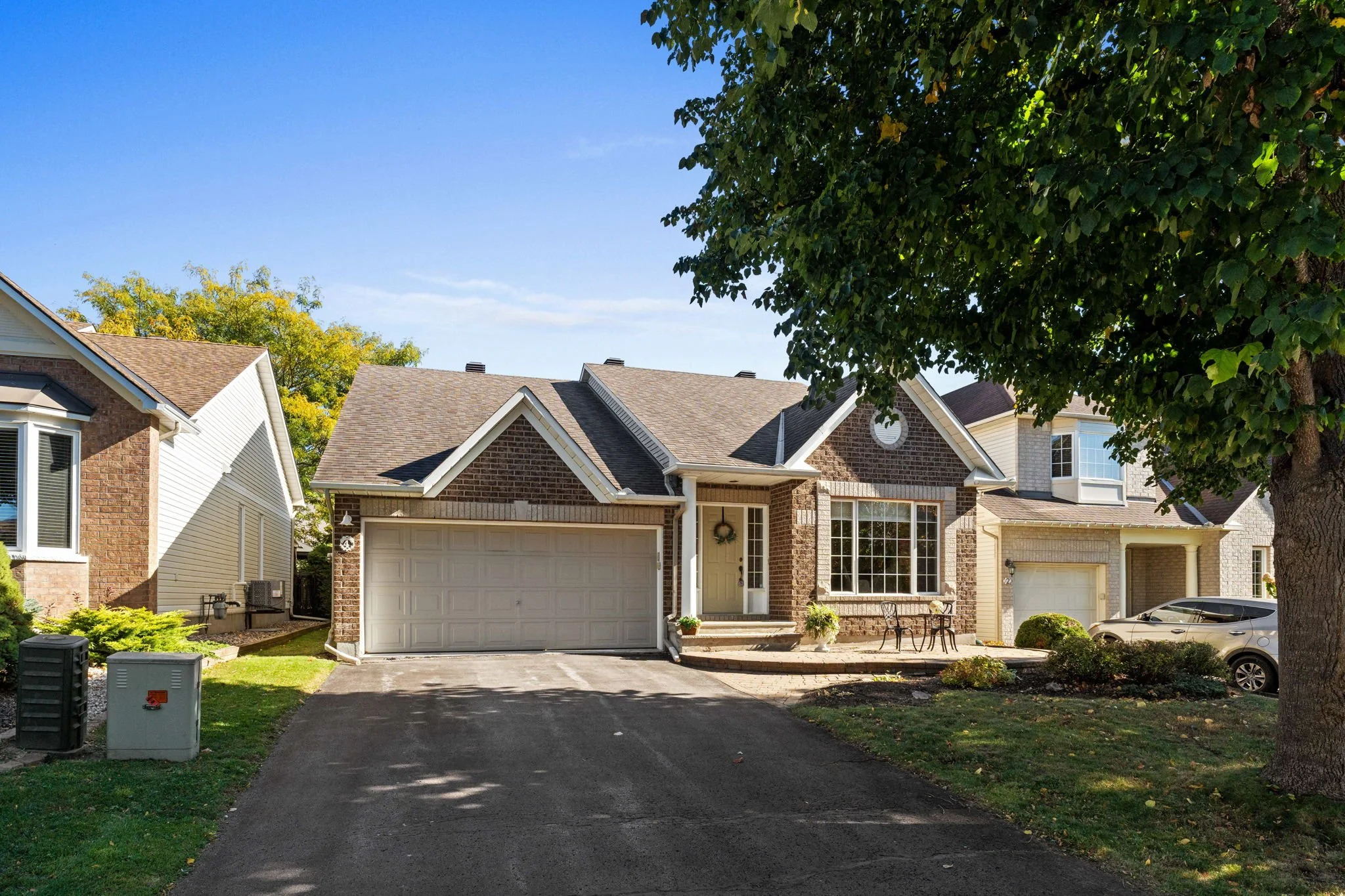 3-web-or-mls-4 Burnstead Crescent-41.jpg