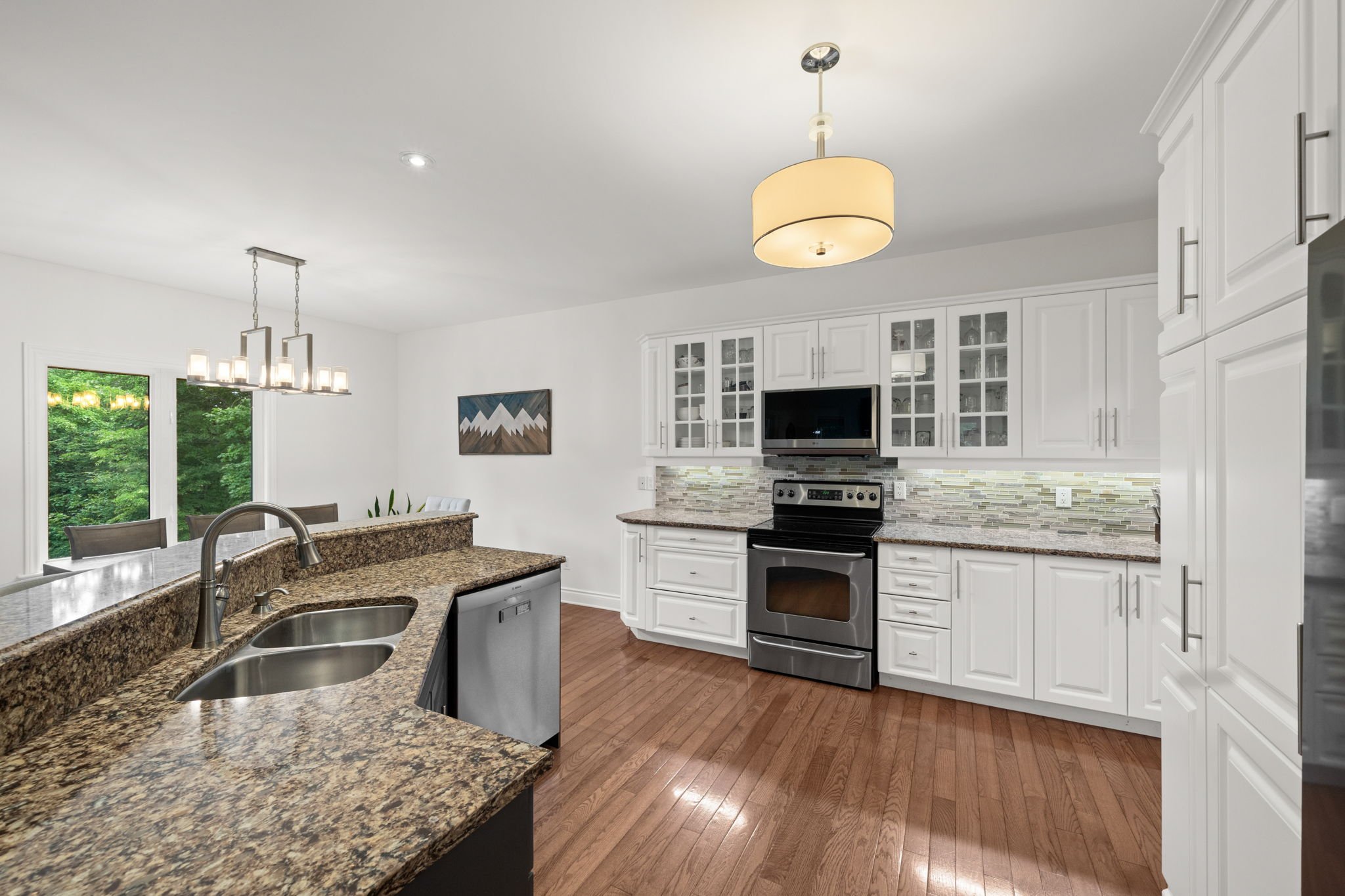 16-web-or-mls-876 Centre Street-16.jpg