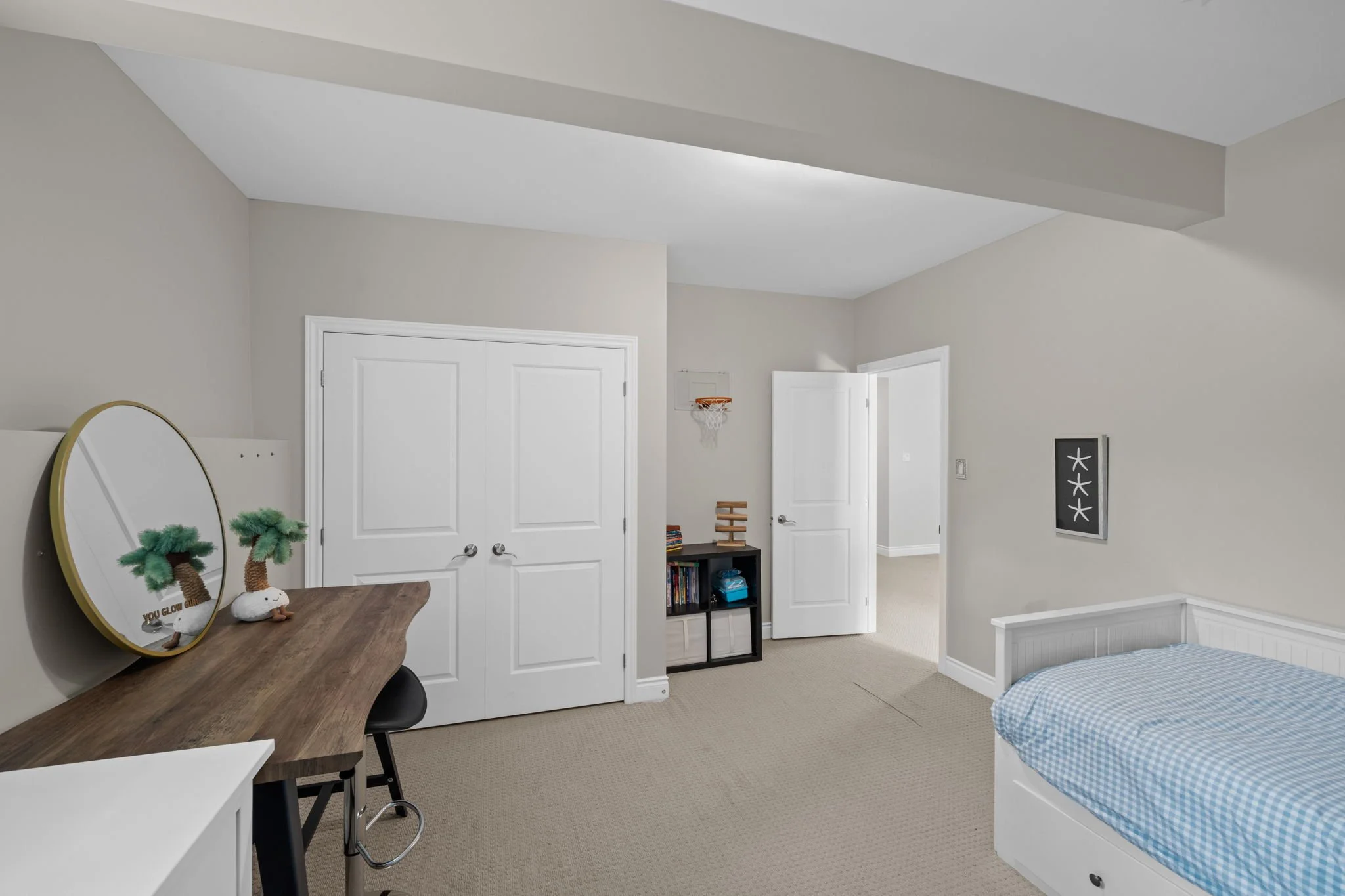 46-web-or-mls-876 Centre Street-46.jpg
