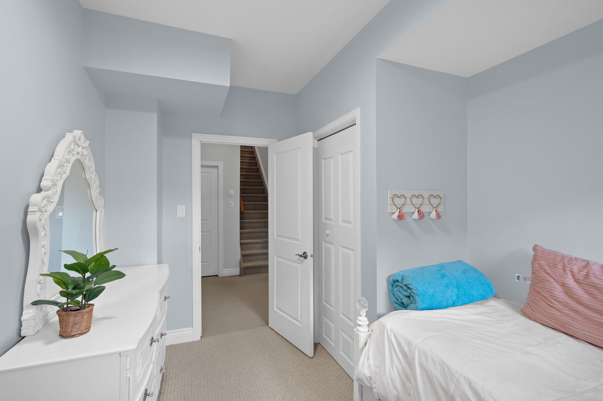 51-web-or-mls-876 Centre Street-51.jpg