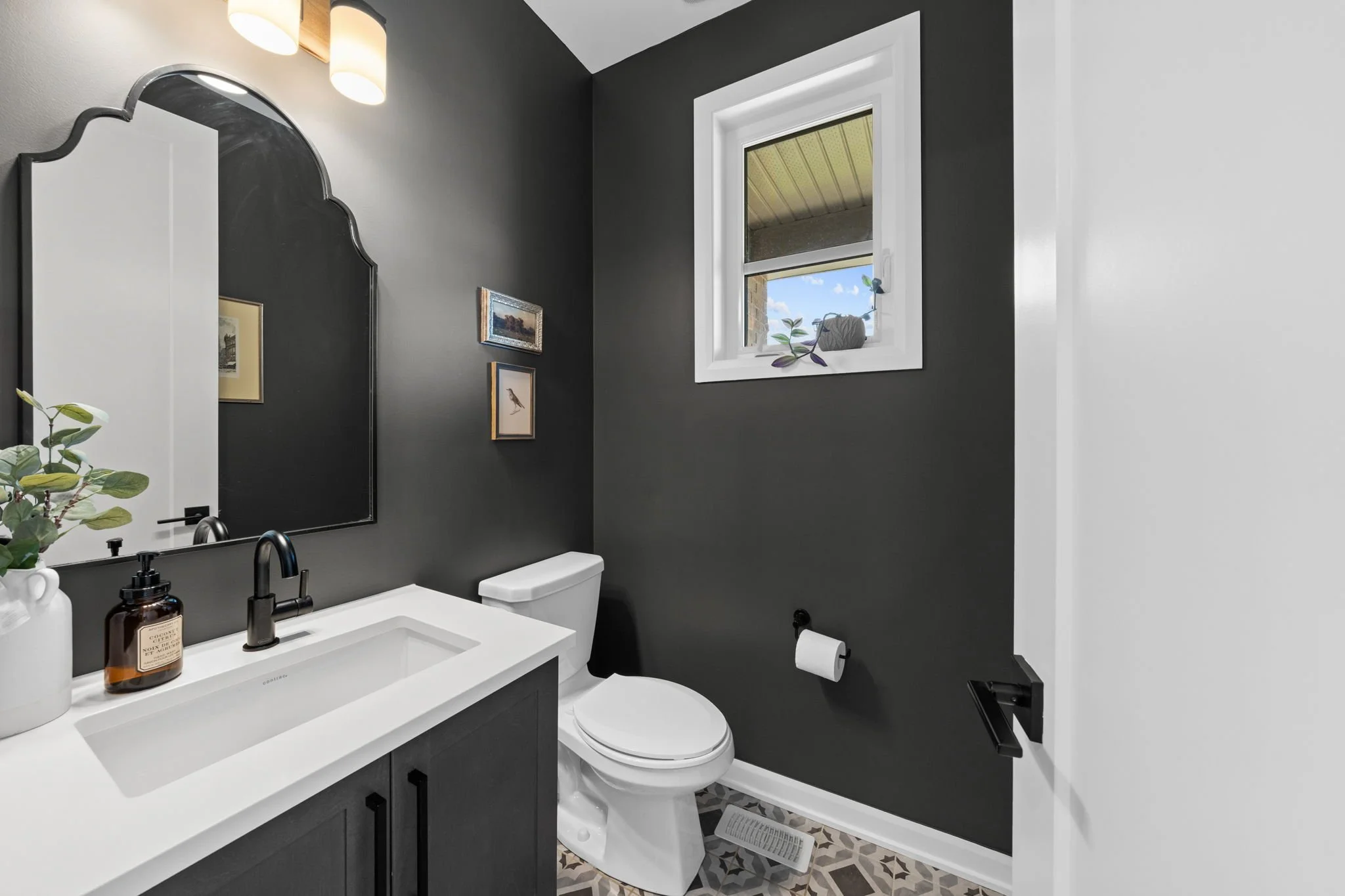 23-web-or-mls-720 Coast Circle-22.jpg