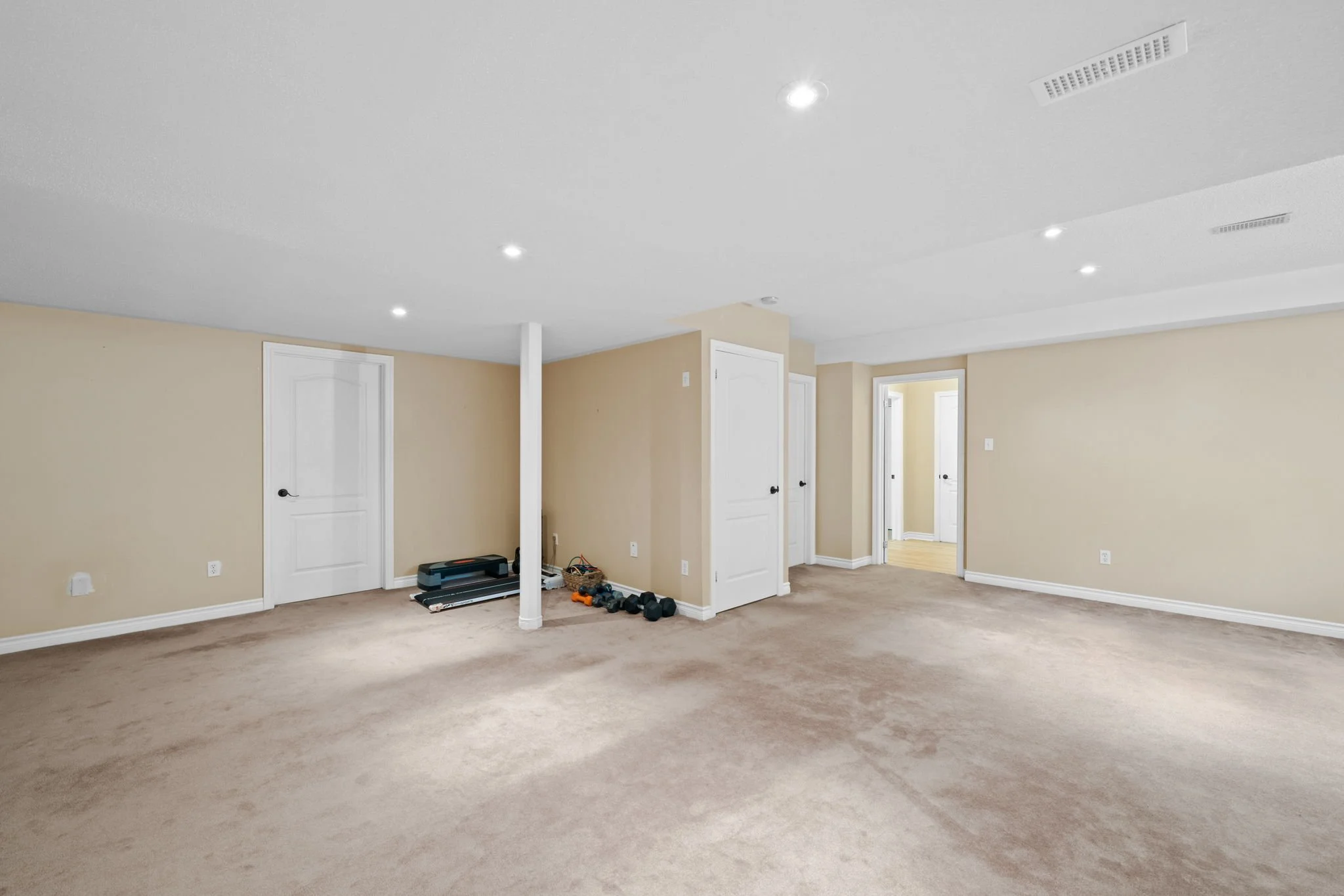 41-web-or-mls-4 Burnstead Crescent-31.jpg