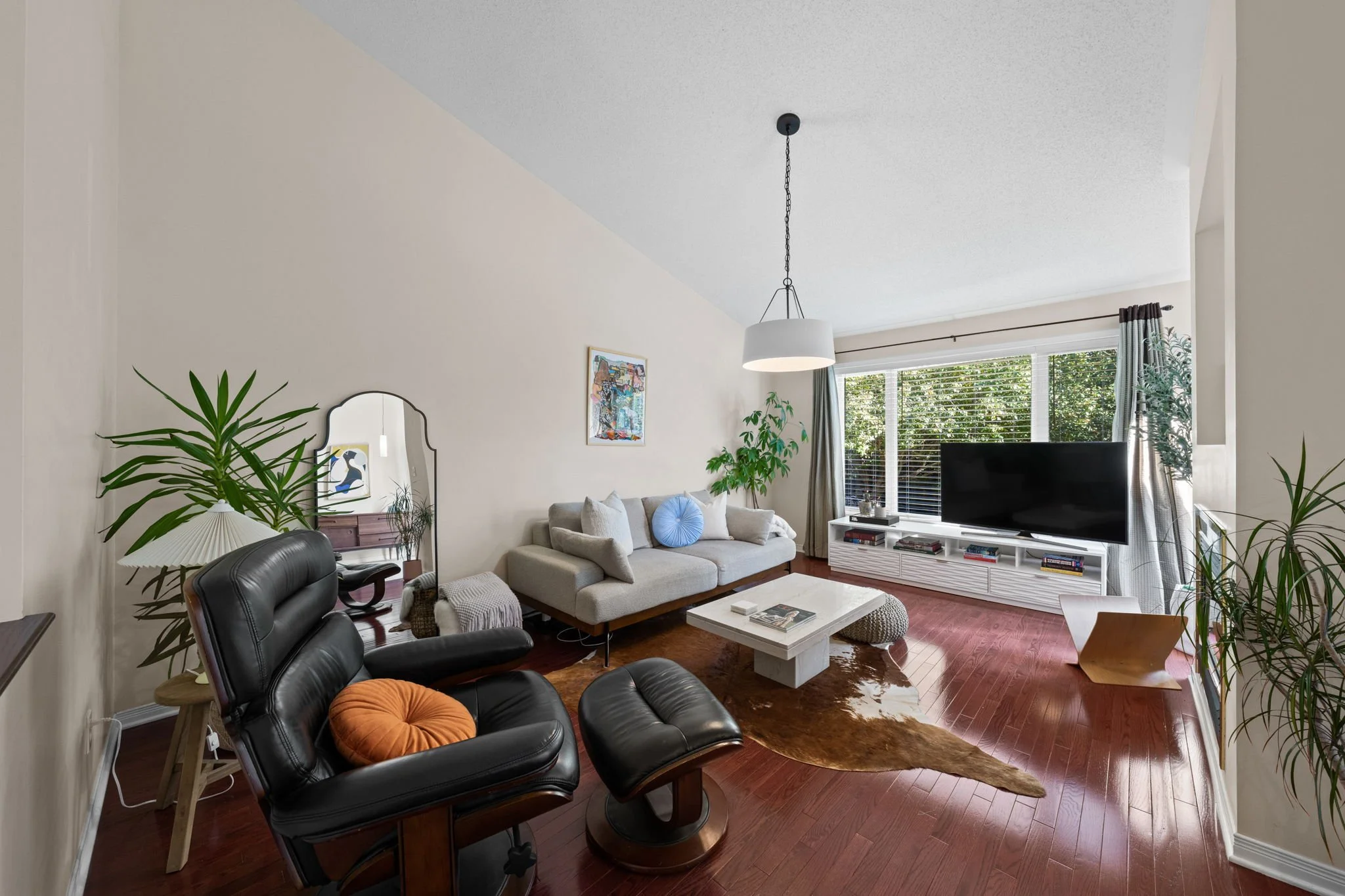 21-web-or-mls-4 Burnstead Crescent-26.jpg