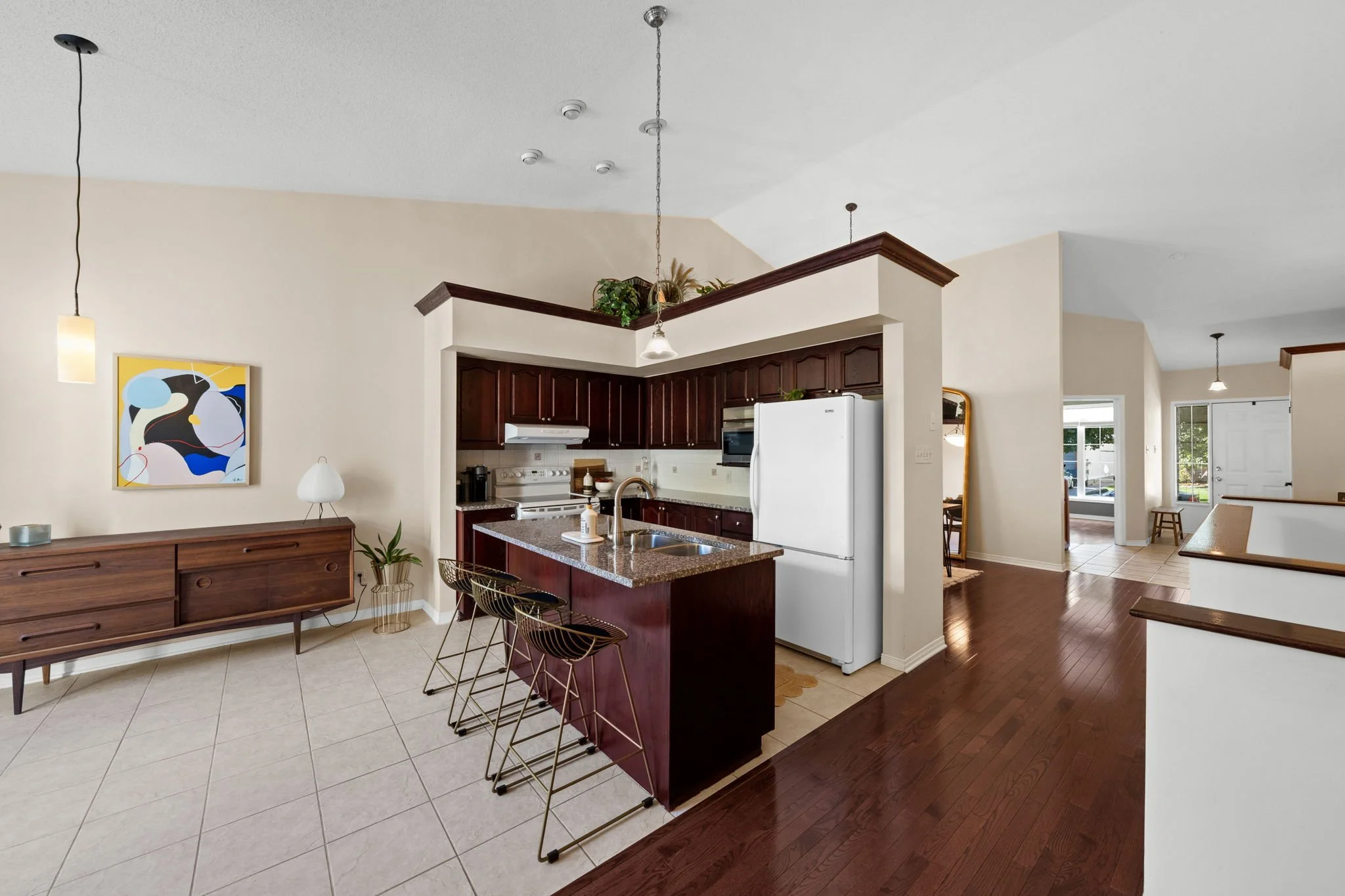 13-web-or-mls-4 Burnstead Crescent-17.jpg