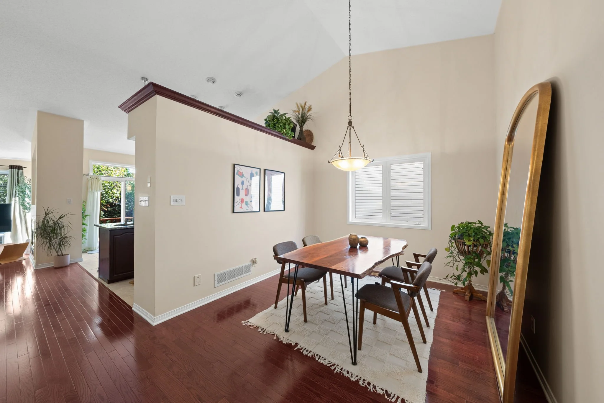 10-web-or-mls-4 Burnstead Crescent-14.jpg