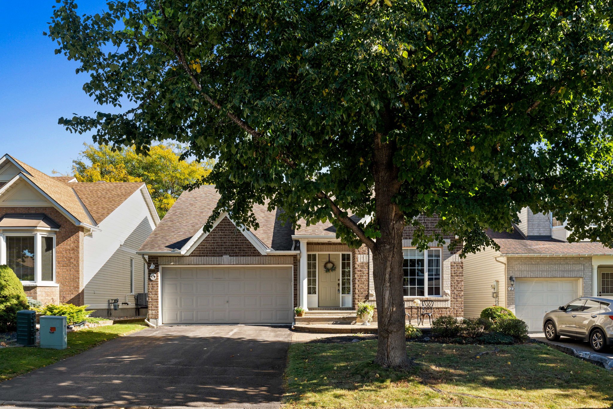 1-web-or-mls-4 Burnstead Crescent-40.jpg