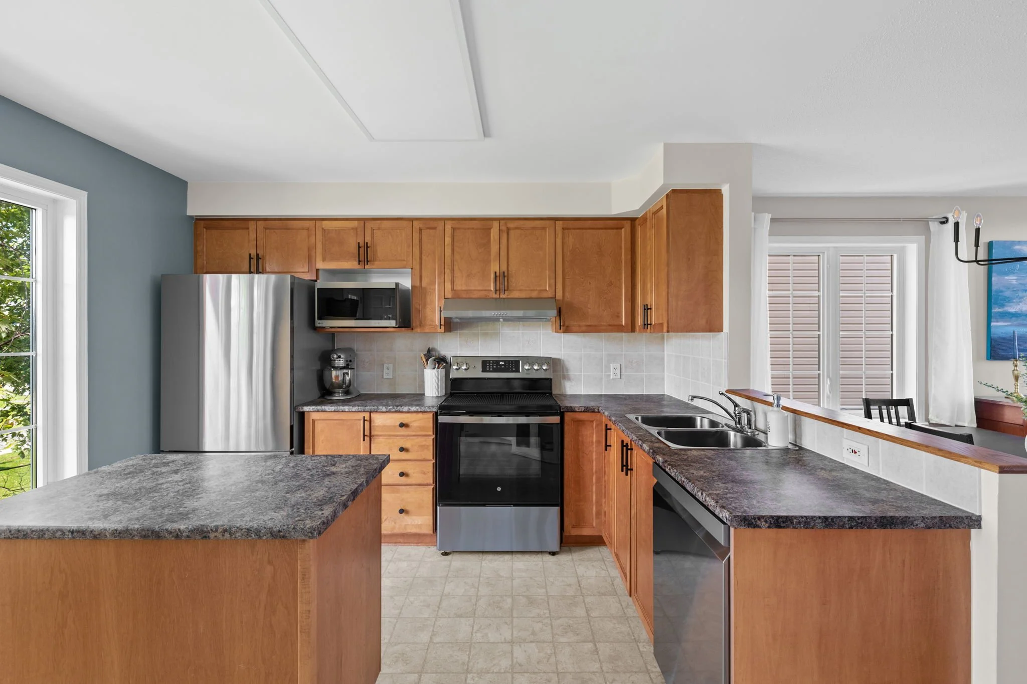 20-web-or-mls-163 70 Edenvale Drive-52.jpg