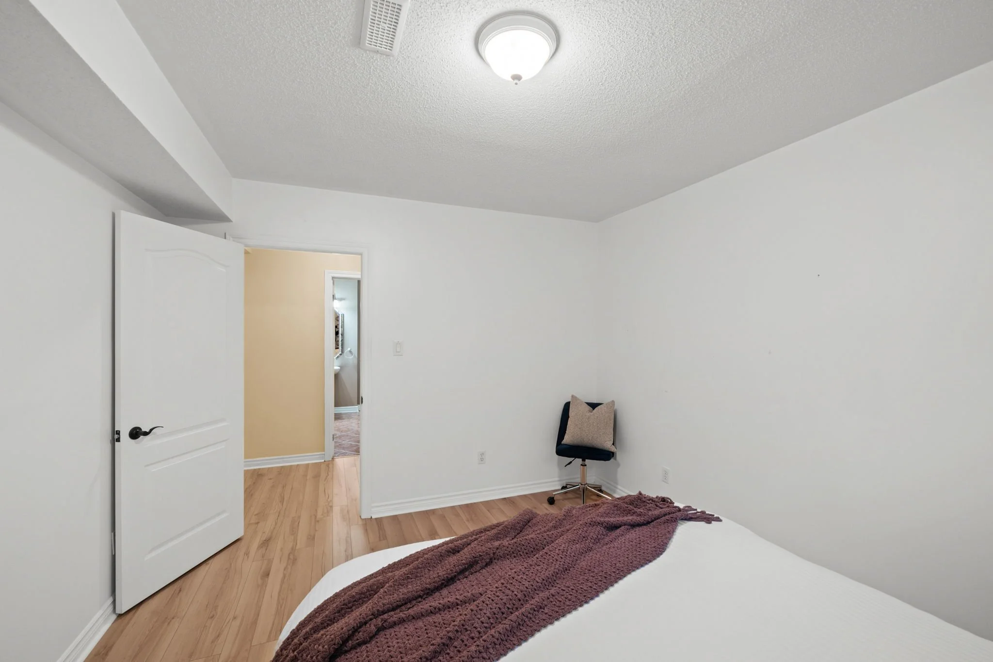 36-web-or-mls-4 Burnstead Crescent-5.jpg