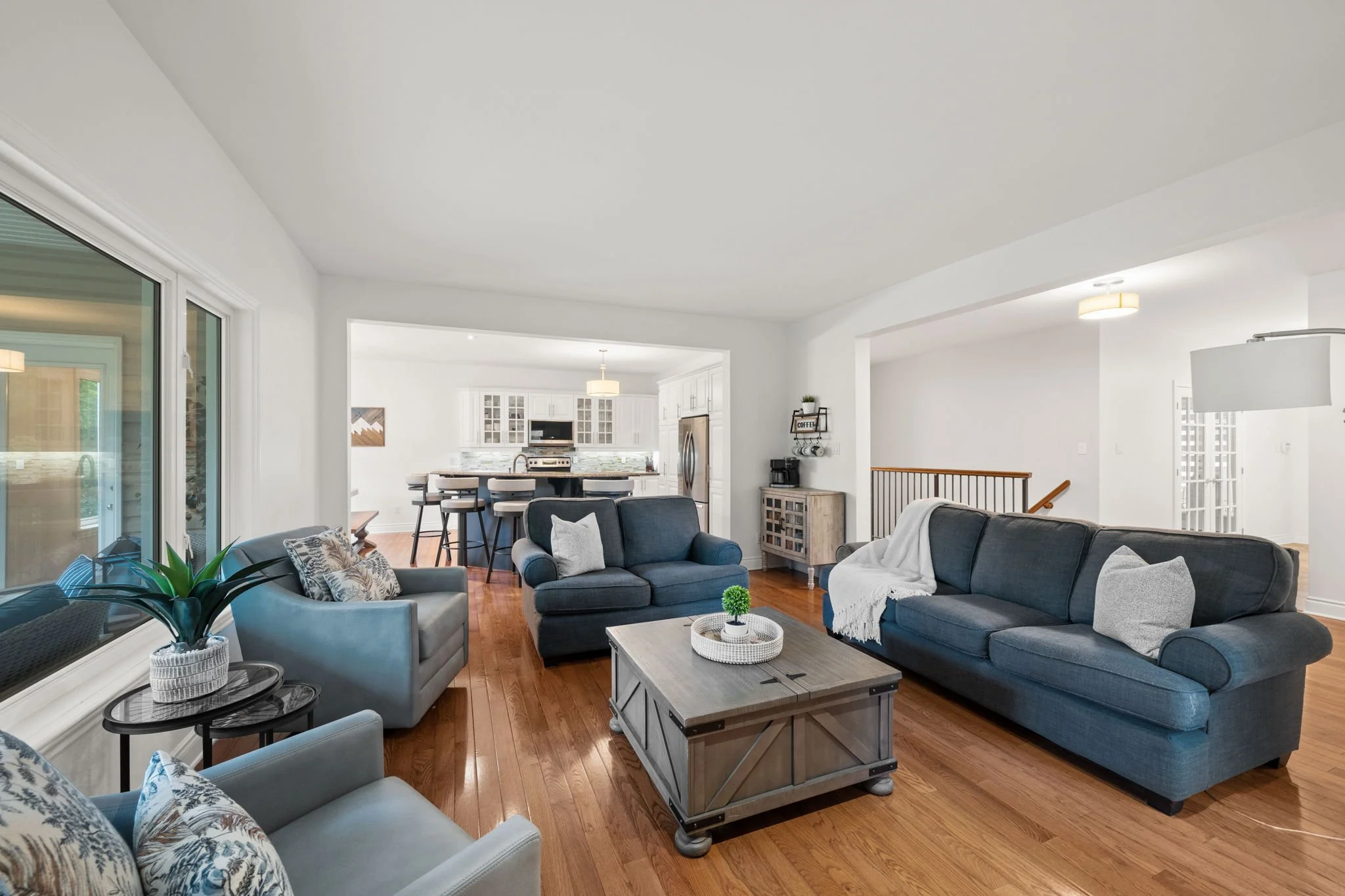 15-web-or-mls-876 Centre Street-15.jpg