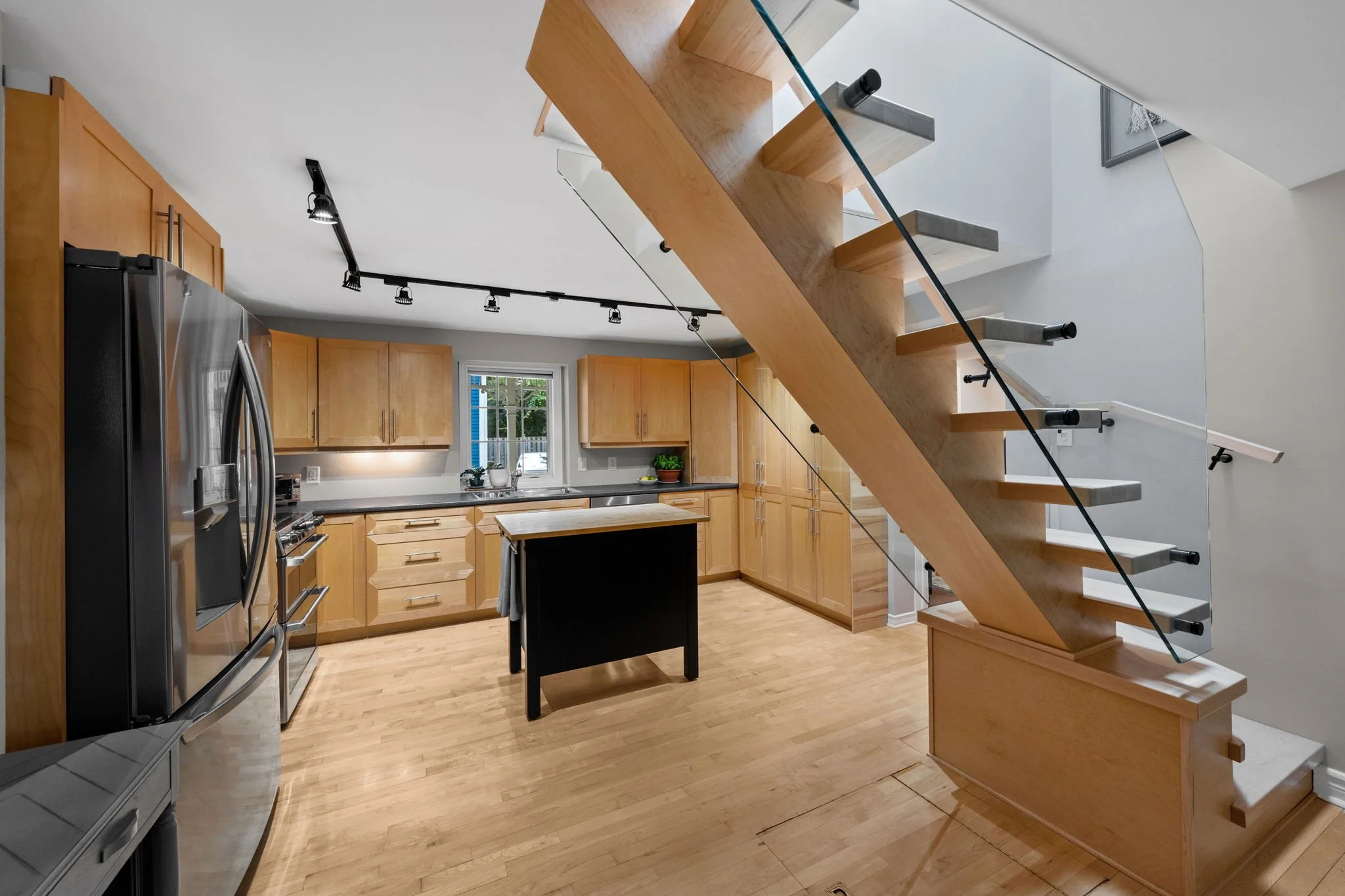 10-web-or-mls-4 Avon Lane-33.jpg