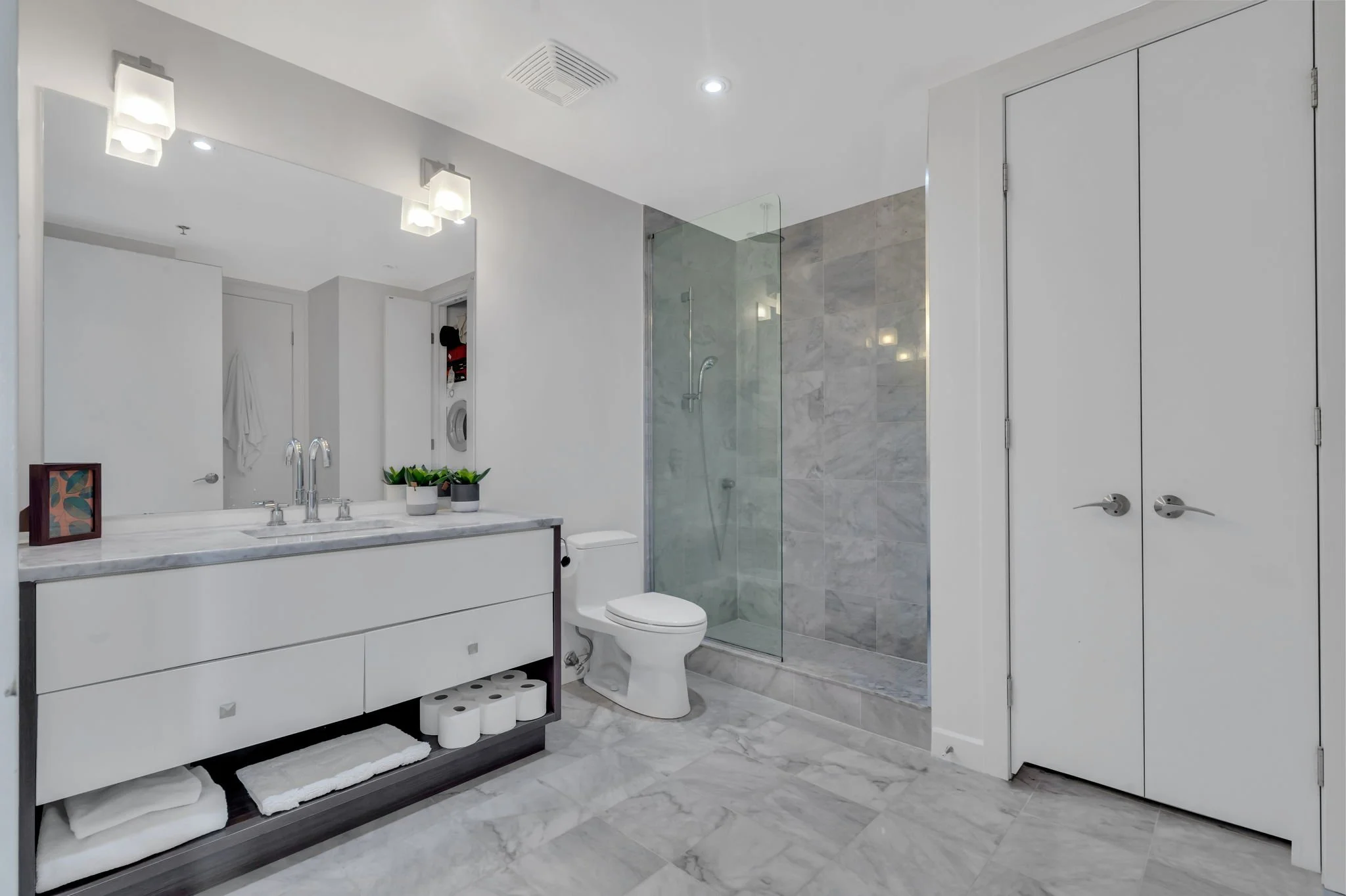 22-web-or-mls-300-lisgar-st-701.jpg